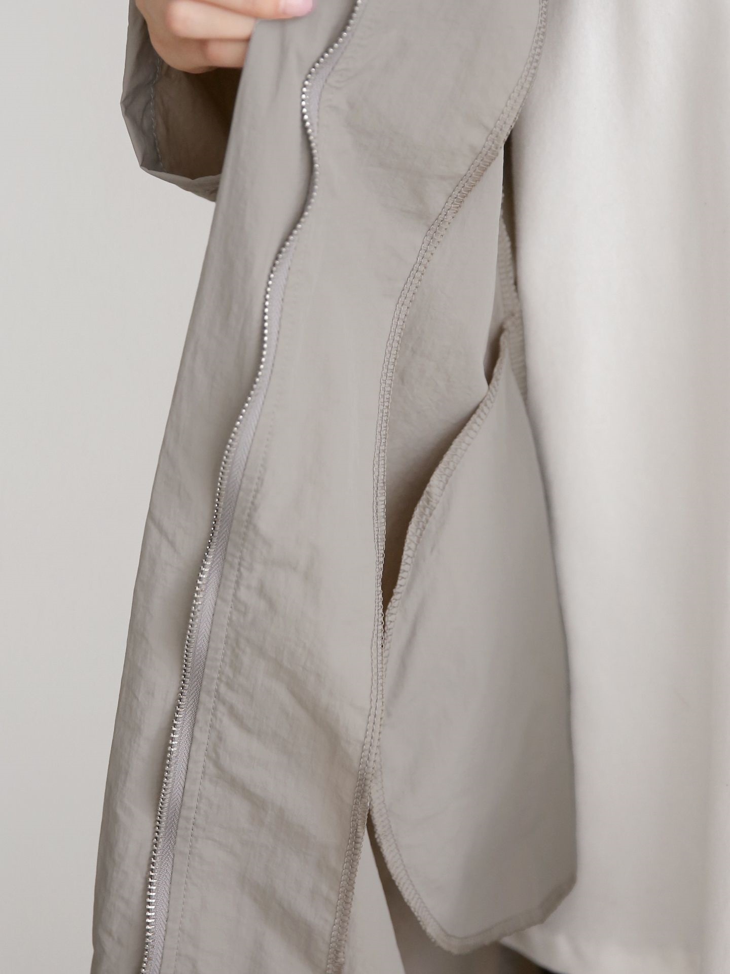 ナイロンジップアップハイネックスリットラインオーバーサイズロング長袖フラップポケット無地ジャンパー | 詳細画像29