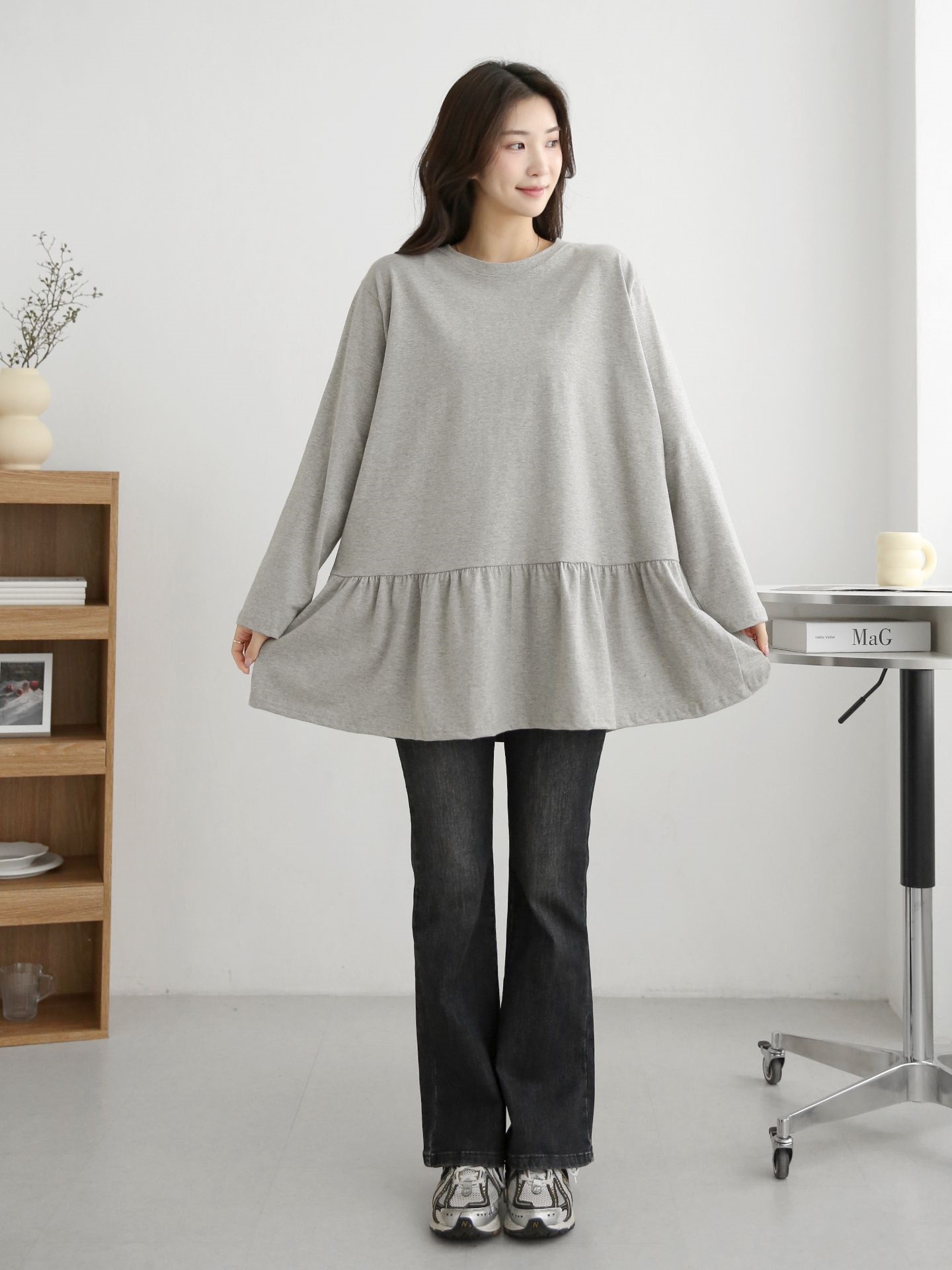 ラウンドネックラッフルボクシー長袖ミディ無地Tシャツ | 詳細画像2