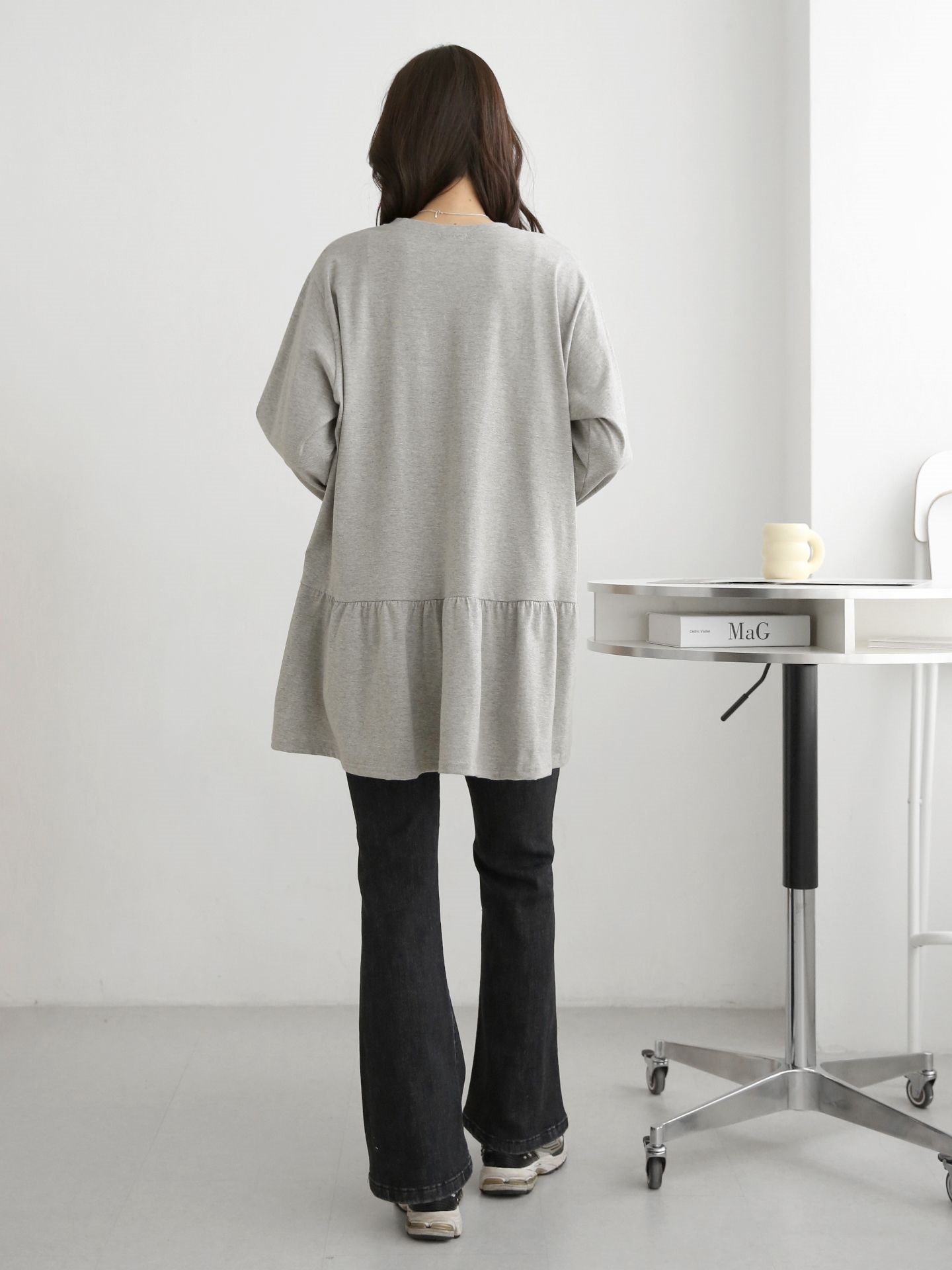 ラウンドネックラッフルボクシー長袖ミディ無地Tシャツ | 詳細画像3