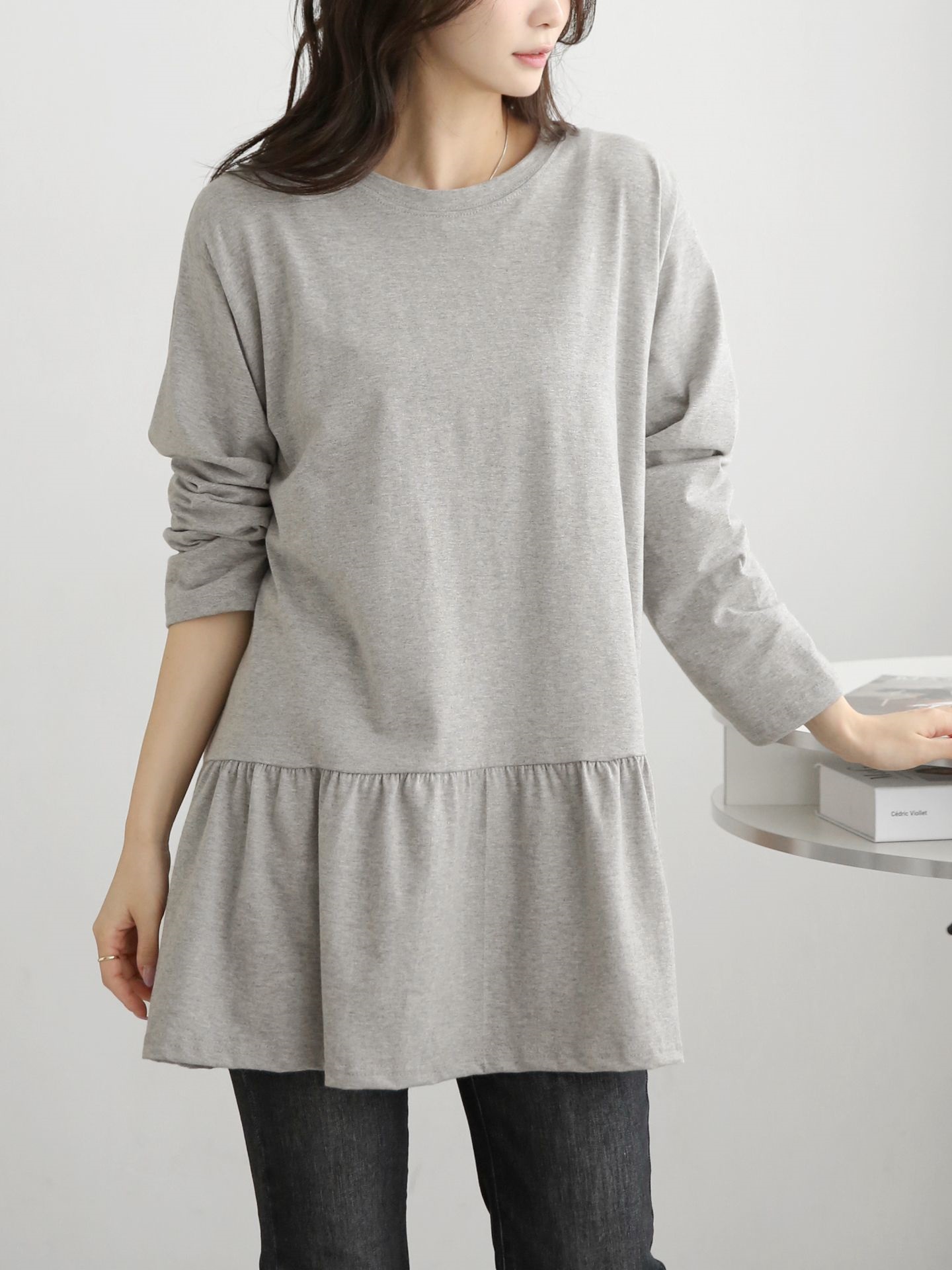 ラウンドネックラッフルボクシー長袖ミディ無地Tシャツ | 詳細画像4