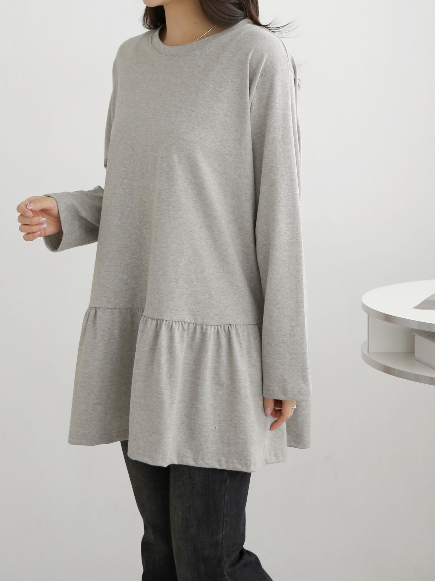 ラウンドネックラッフルボクシー長袖ミディ無地Tシャツ | 詳細画像5