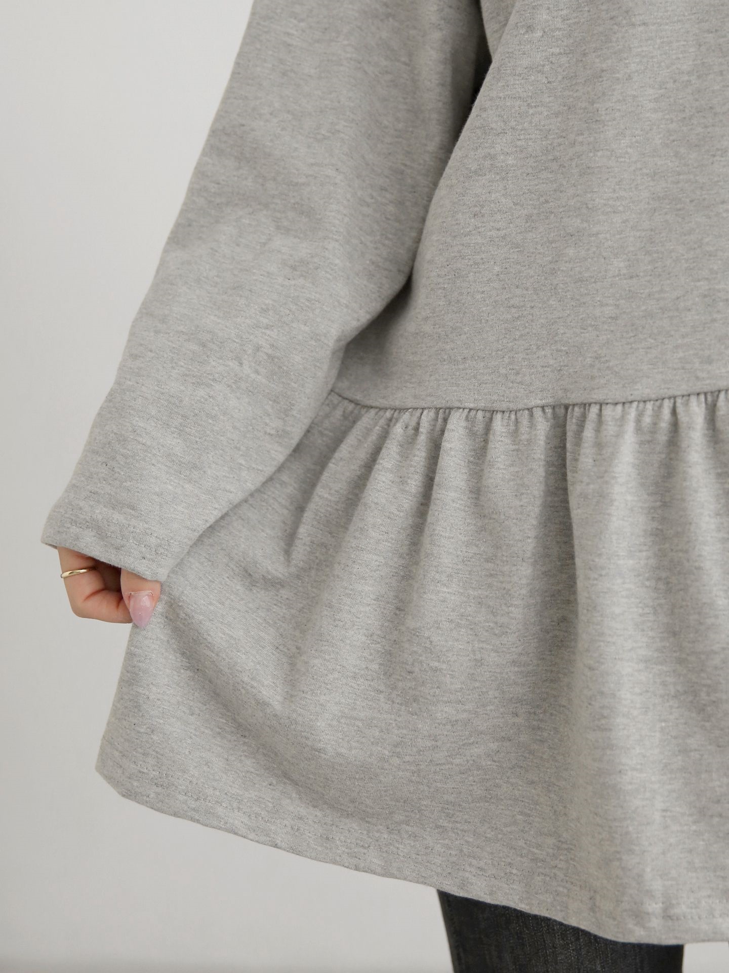 ラウンドネックラッフルボクシー長袖ミディ無地Tシャツ | 詳細画像9