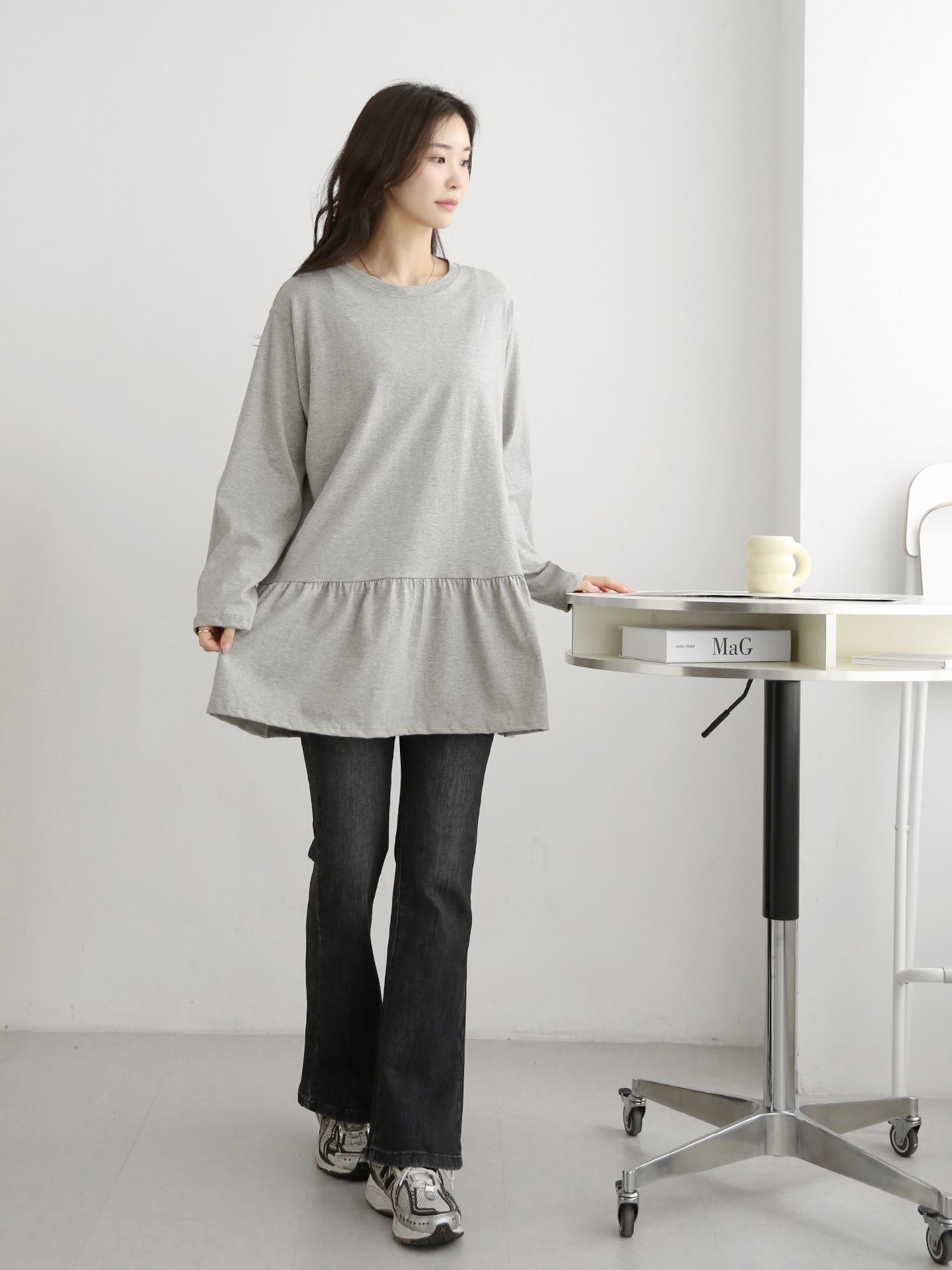 ラウンドネックラッフルボクシー長袖ミディ無地Tシャツ | 詳細画像11