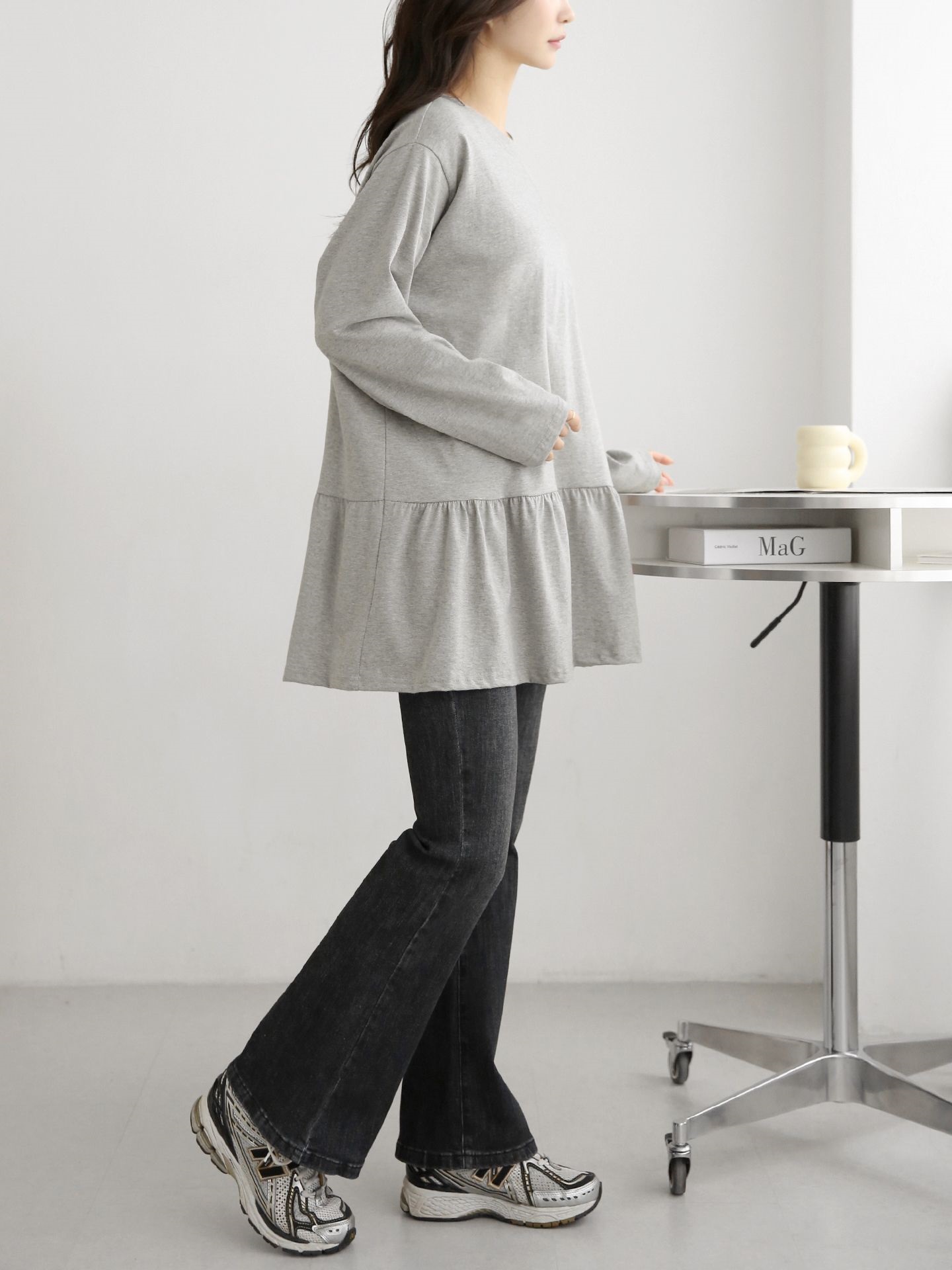 ラウンドネックラッフルボクシー長袖ミディ無地Tシャツ | 詳細画像12