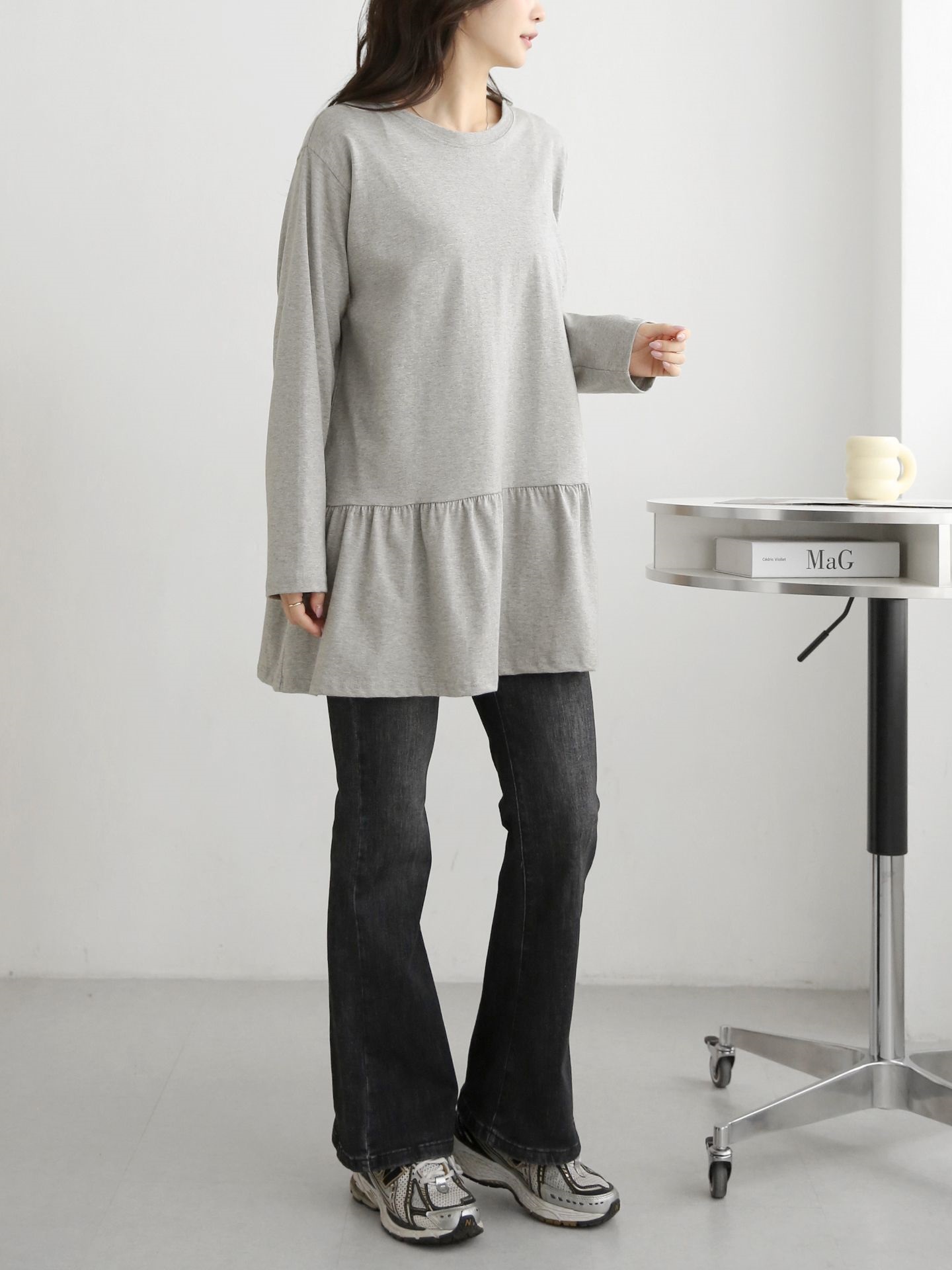 ラウンドネックラッフルボクシー長袖ミディ無地Tシャツ | 詳細画像13