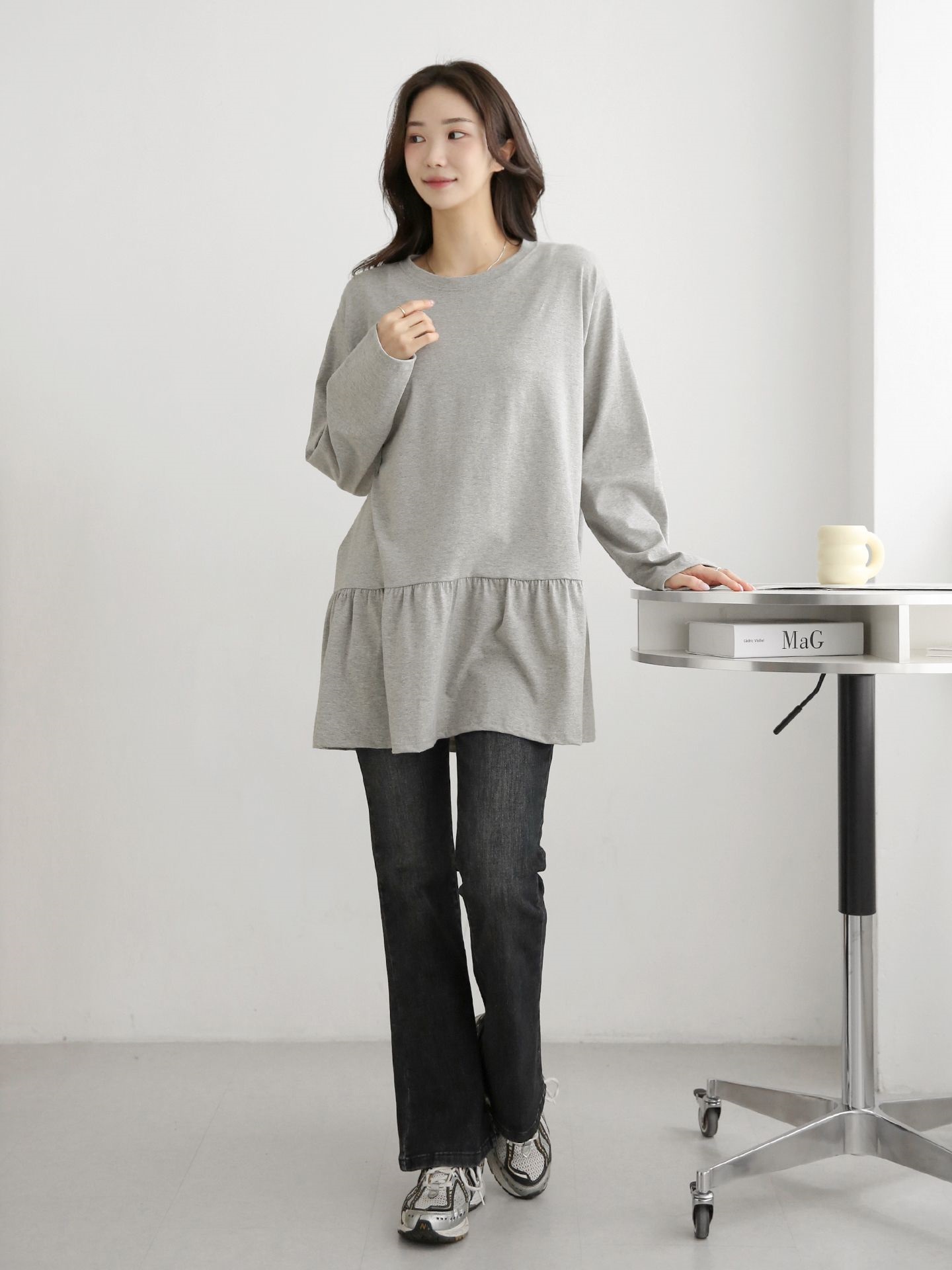 ラウンドネックラッフルボクシー長袖ミディ無地Tシャツ | 詳細画像16