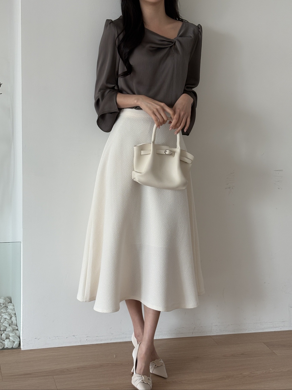 アンバランスネックシャーリングスリットパフスリーブルーズツイスト長袖ボタンスリーブ無地ブラウス | 詳細画像6