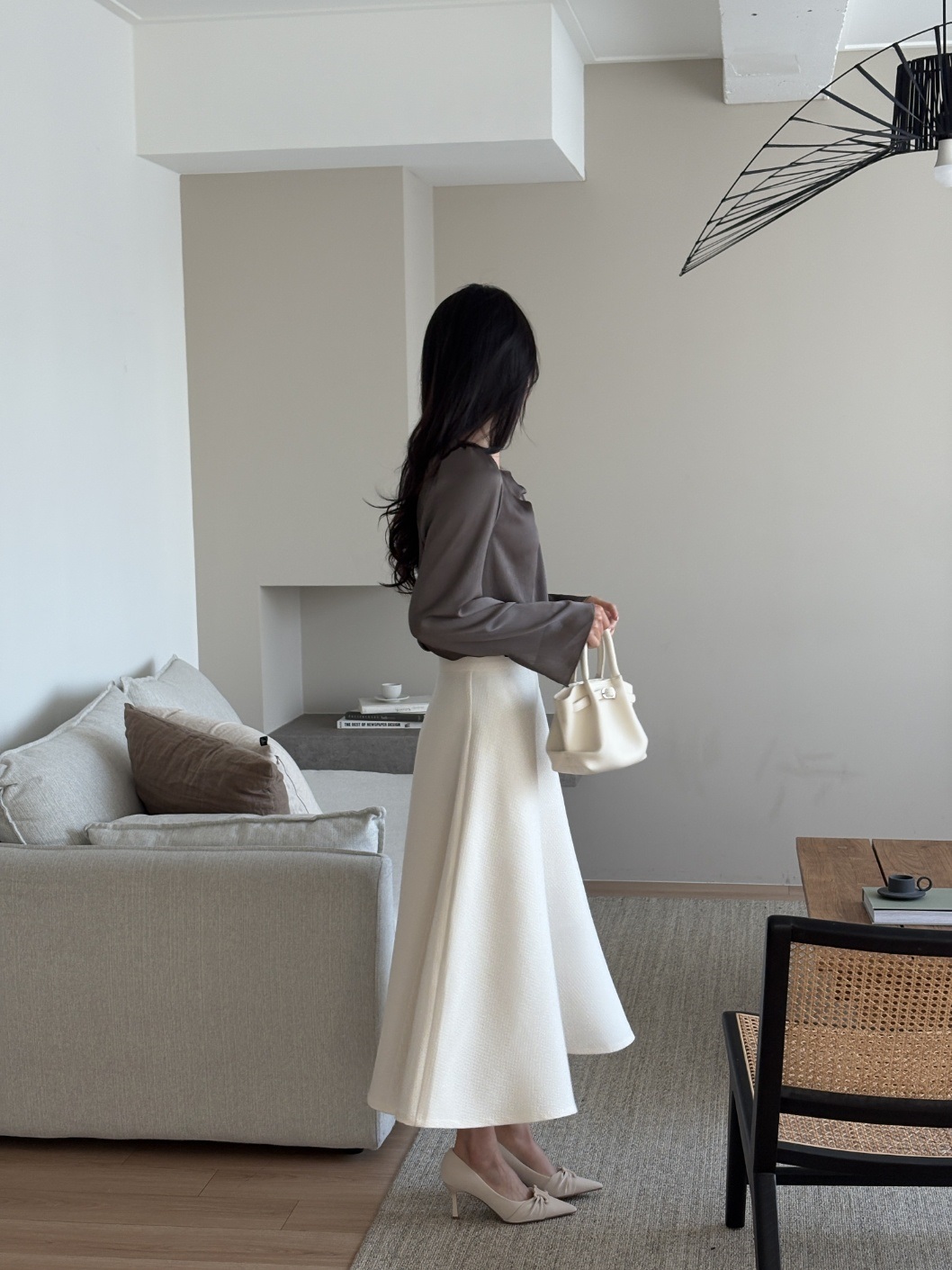 アンバランスネックシャーリングスリットパフスリーブルーズツイスト長袖ボタンスリーブ無地ブラウス | 詳細画像11