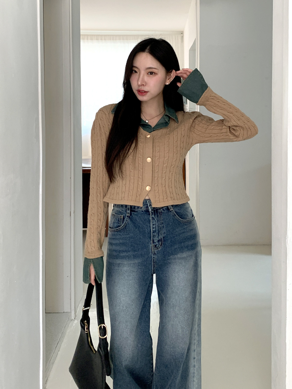 ニットデニムコットンカラークロップドベルスリーブレイヤード風長袖ビジューボタン配色ケーブルカーディガン | 詳細画像2