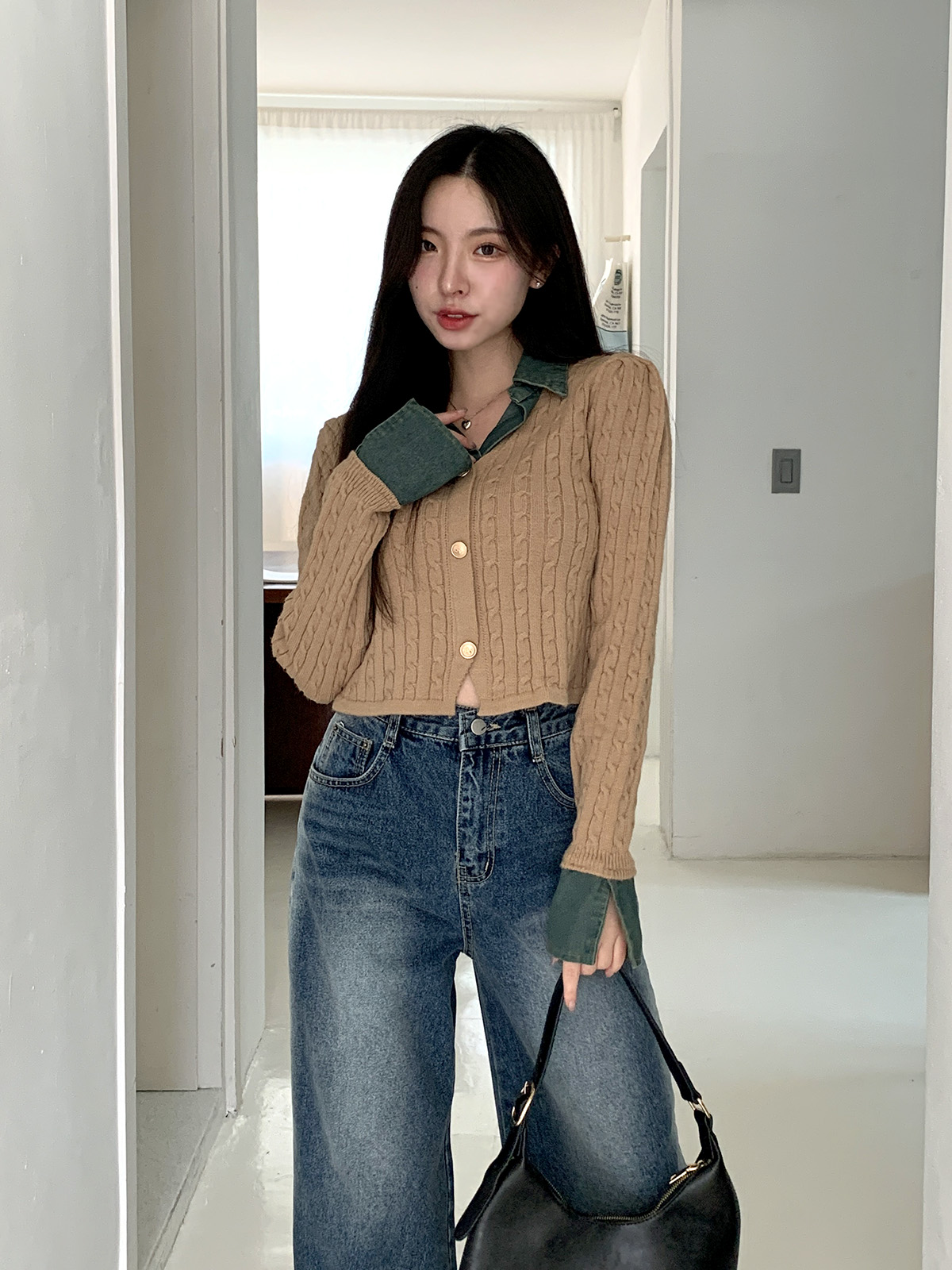 ニットデニムコットンカラークロップドベルスリーブレイヤード風長袖ビジューボタン配色ケーブルカーディガン | 詳細画像4