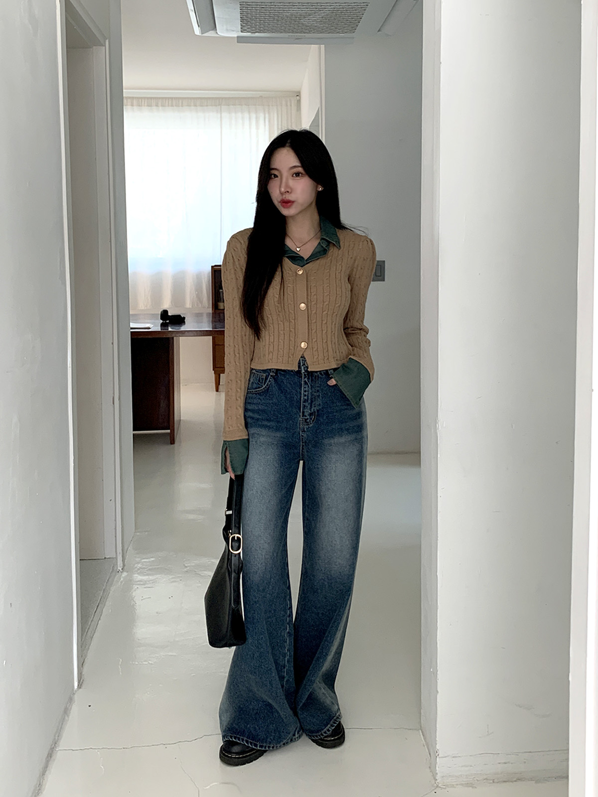 ニットデニムコットンカラークロップドベルスリーブレイヤード風長袖ビジューボタン配色ケーブルカーディガン | 詳細画像10