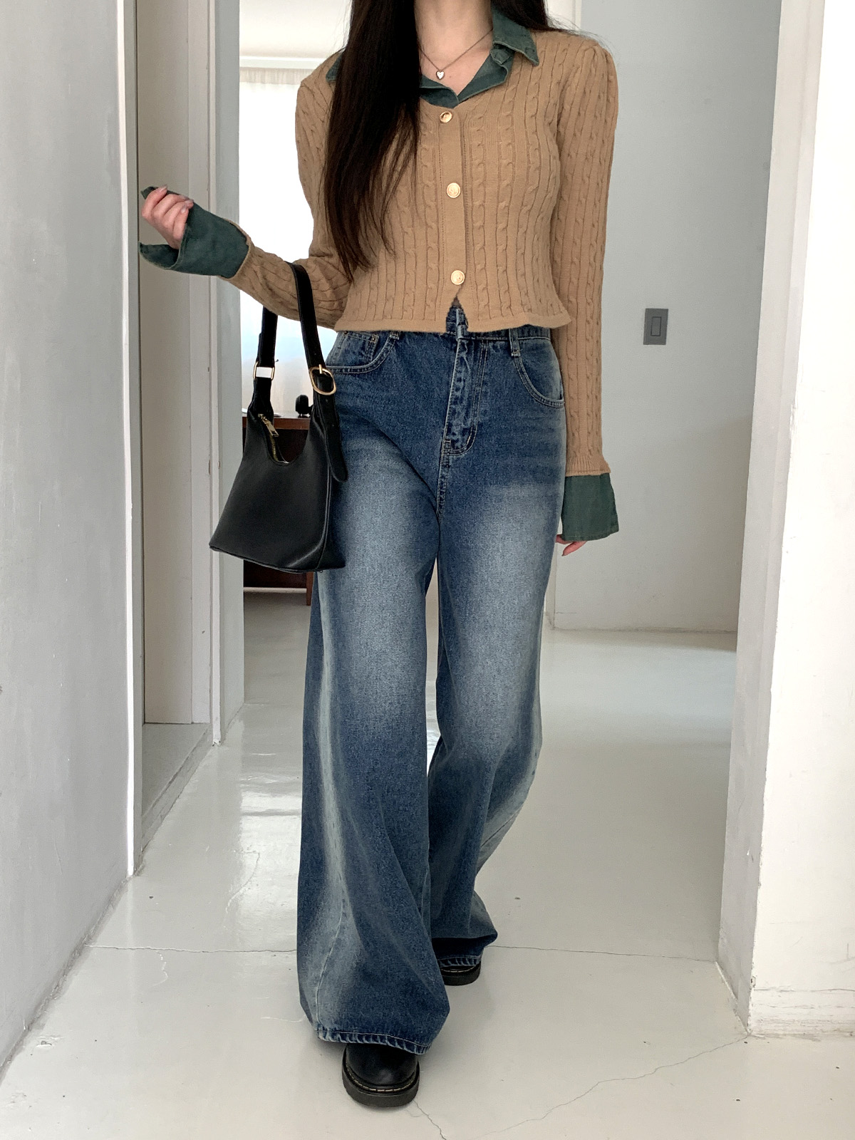 ニットデニムコットンカラークロップドベルスリーブレイヤード風長袖ビジューボタン配色ケーブルカーディガン | 詳細画像12