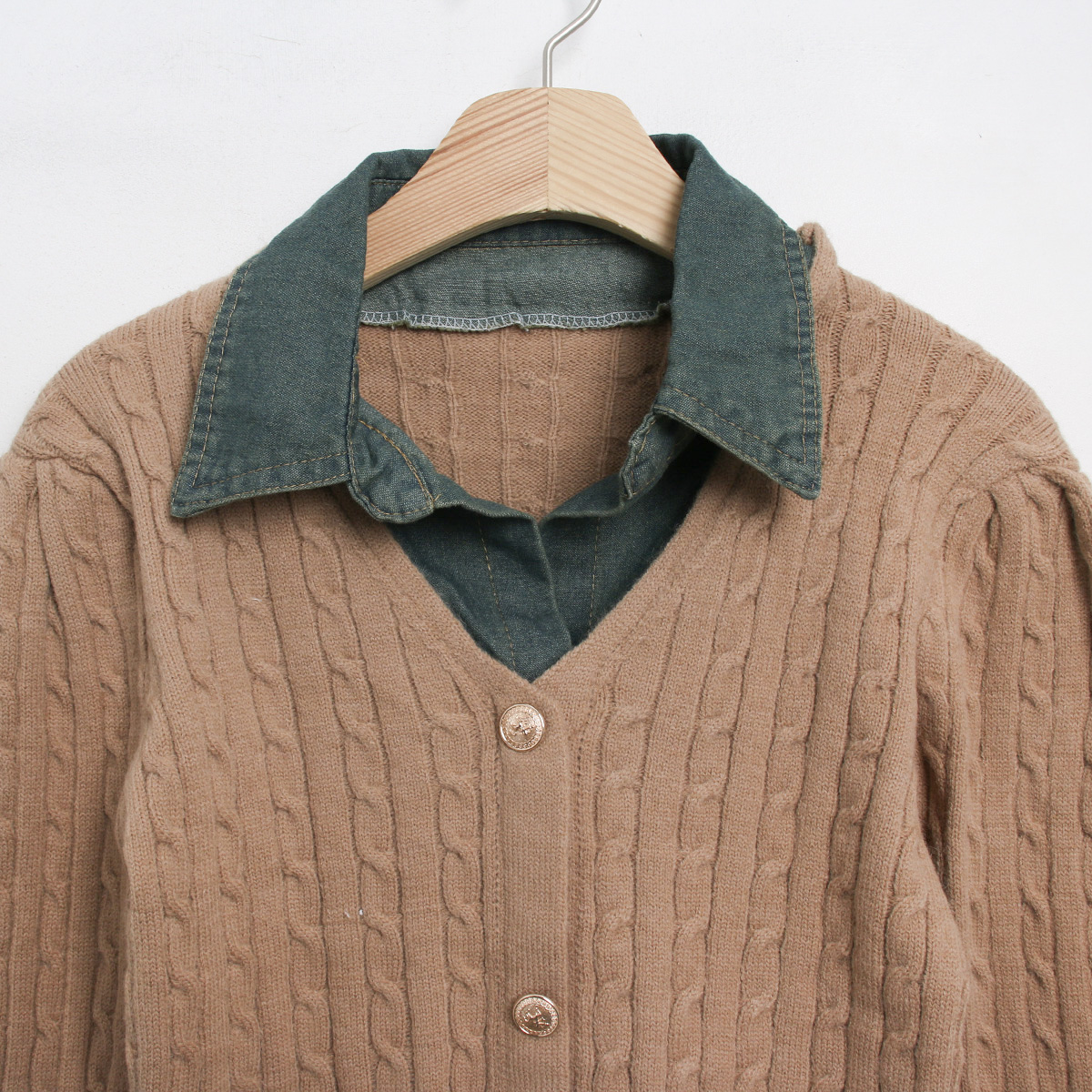 ニットデニムコットンカラークロップドベルスリーブレイヤード風長袖ビジューボタン配色ケーブルカーディガン | 詳細画像19