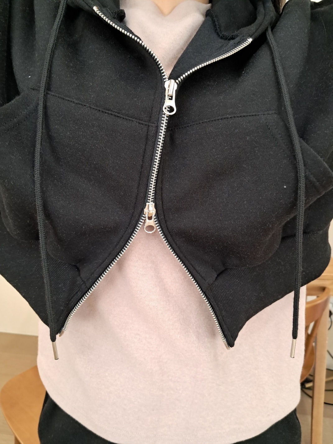 裏起毛フードドローストリングダブルジップクロップドバルーンルーズ長袖カンガルーポケット無地ジップパーカー | 詳細画像14