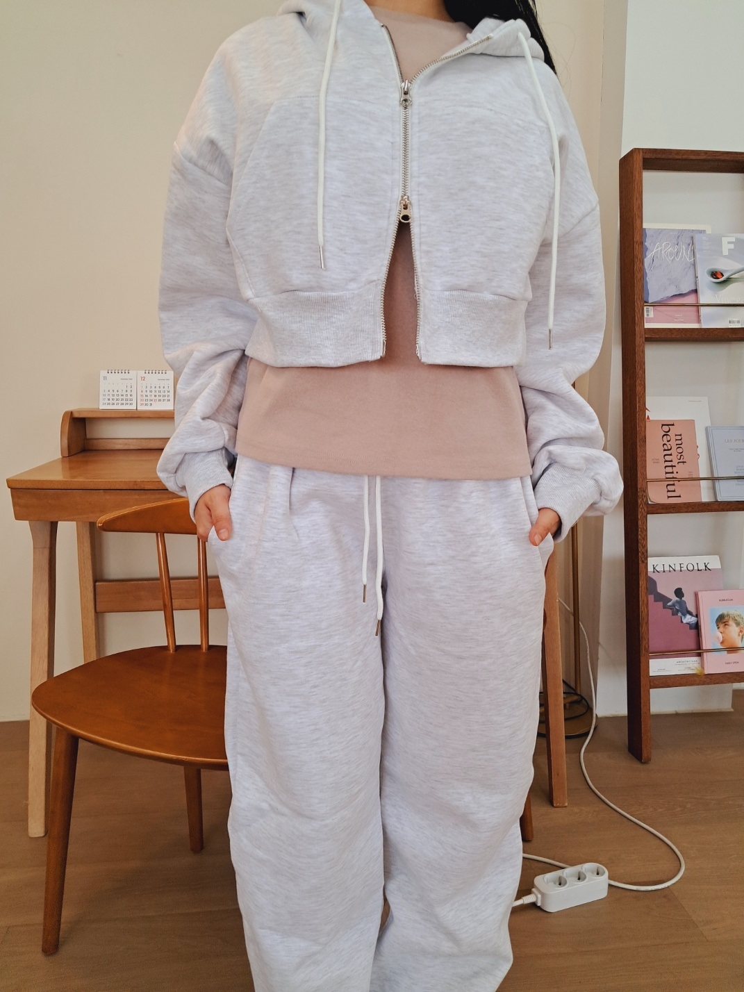 裏起毛フードドローストリングダブルジップクロップドバルーンルーズ長袖カンガルーポケット無地ジップパーカー | 詳細画像7