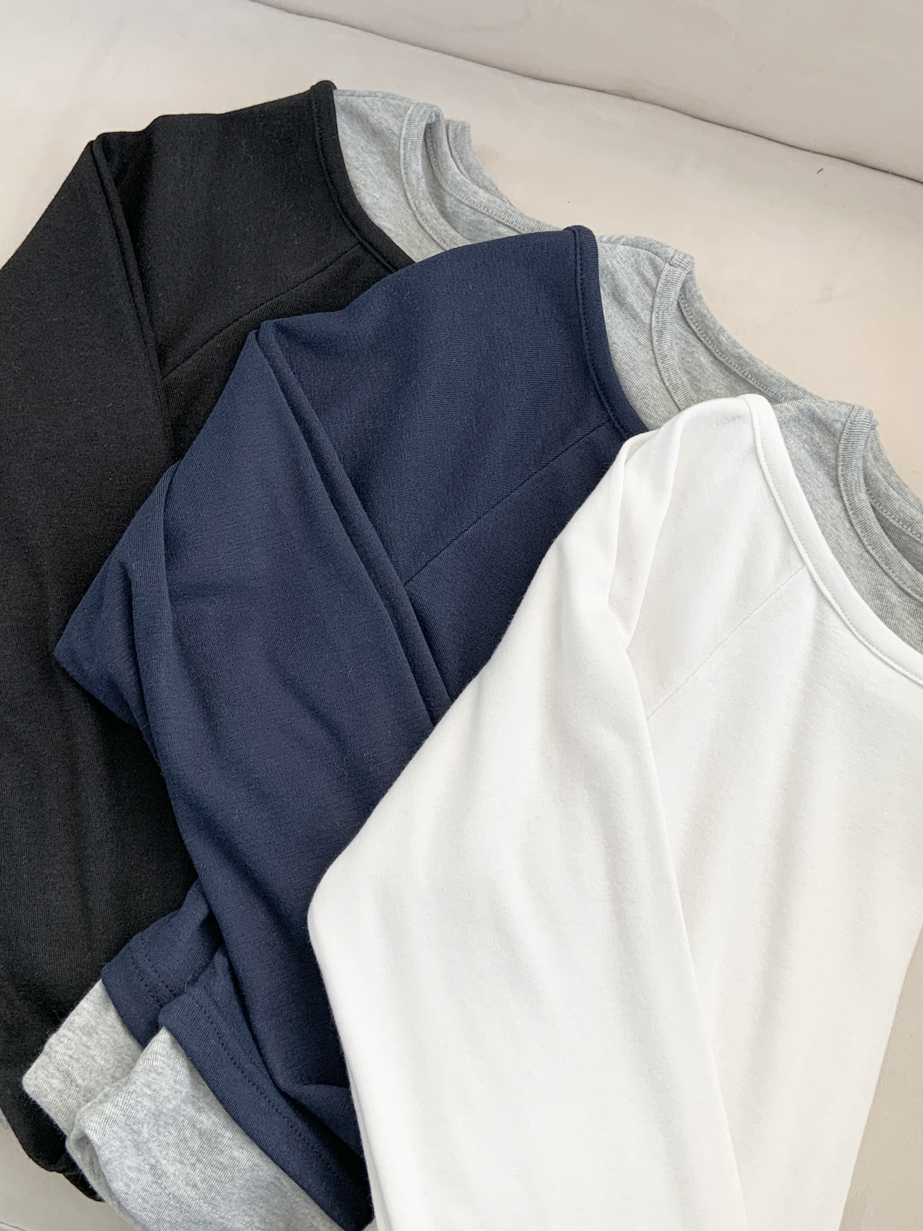 ボートネックラグランスリムレイヤード風長袖セミクロップド配色無地Tシャツ | 詳細画像20