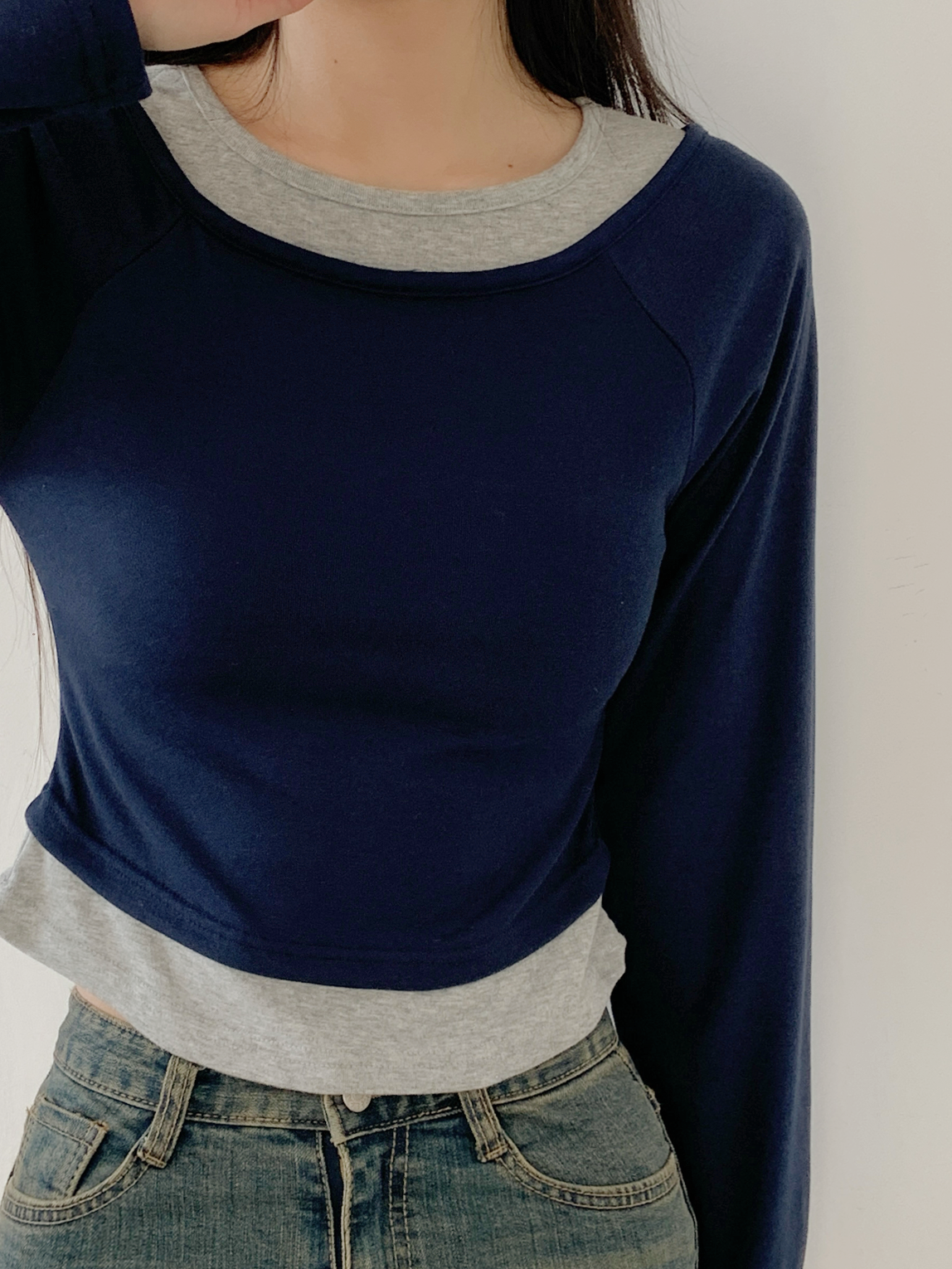 ボートネックラグランスリムレイヤード風長袖セミクロップド配色無地Tシャツ | 詳細画像10