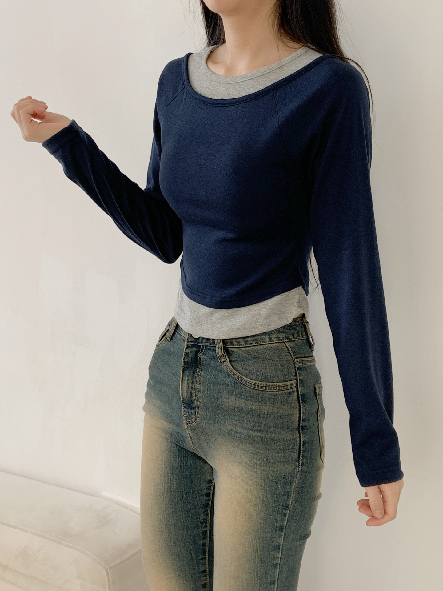 ボートネックラグランスリムレイヤード風長袖セミクロップド配色無地Tシャツ | 詳細画像12