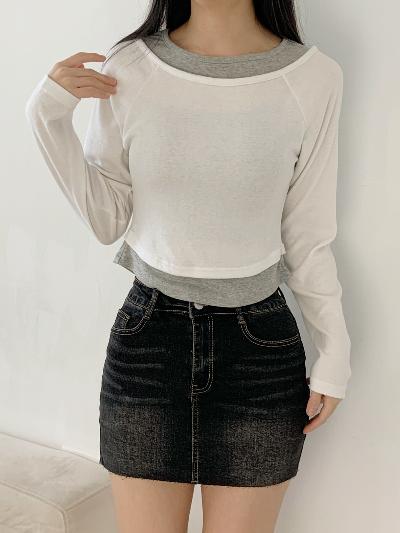 ボートネックラグランスリムレイヤード風長袖セミクロップド配色無地Tシャツ | 詳細画像4