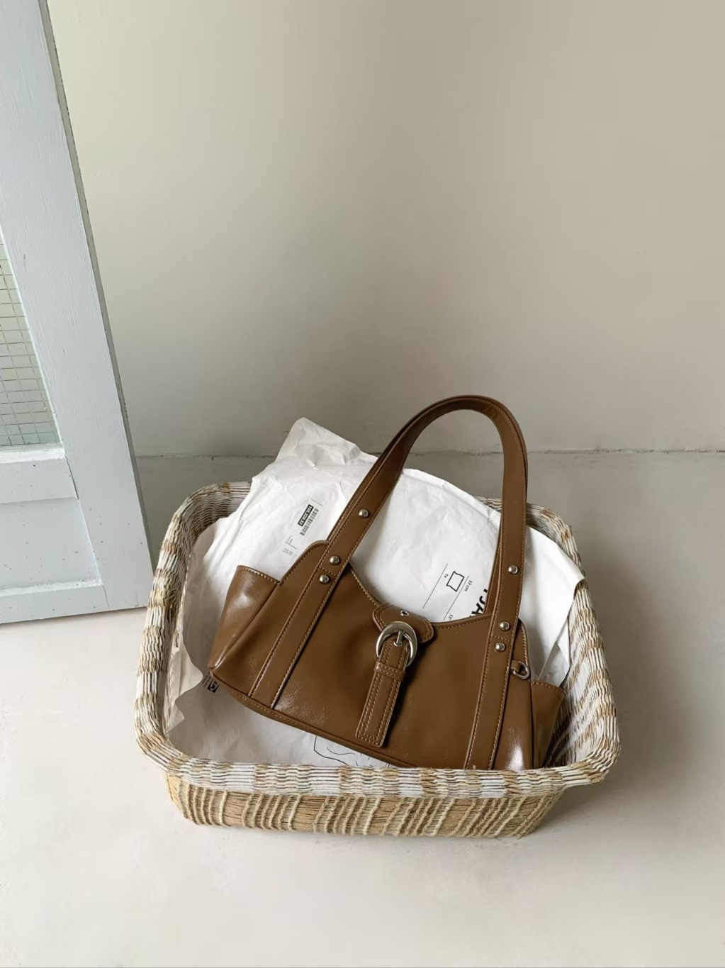 レザー調ベルトスタッズDリングトートバッグ | 詳細画像8