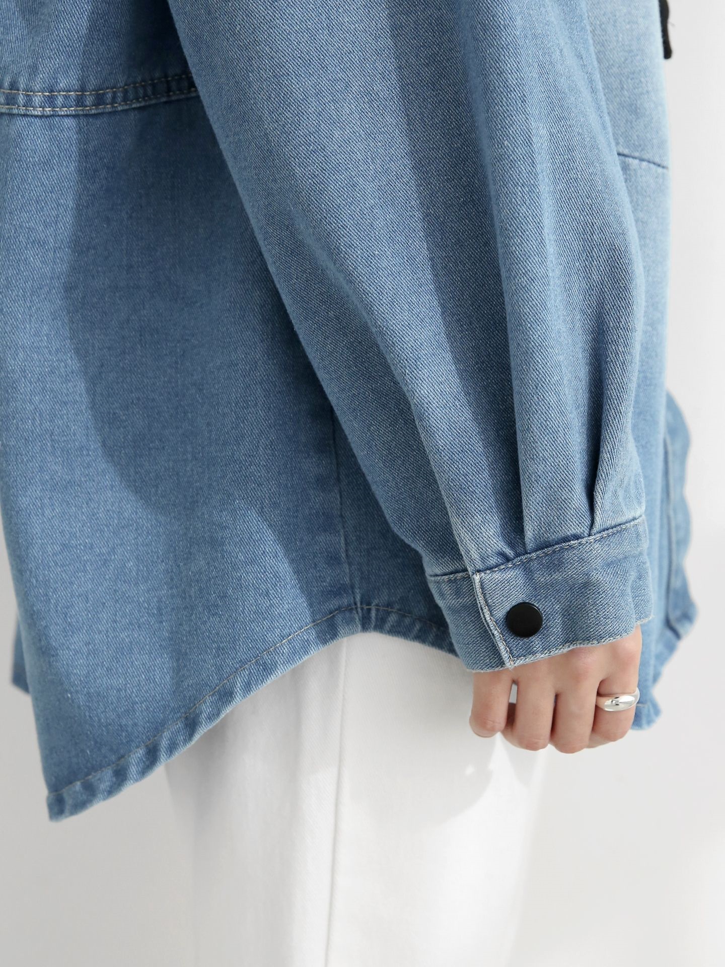 デニムストラップハーフネックフードラインオーバーサイズ長袖ワンポケットスナップボタンジャケット | 詳細画像24