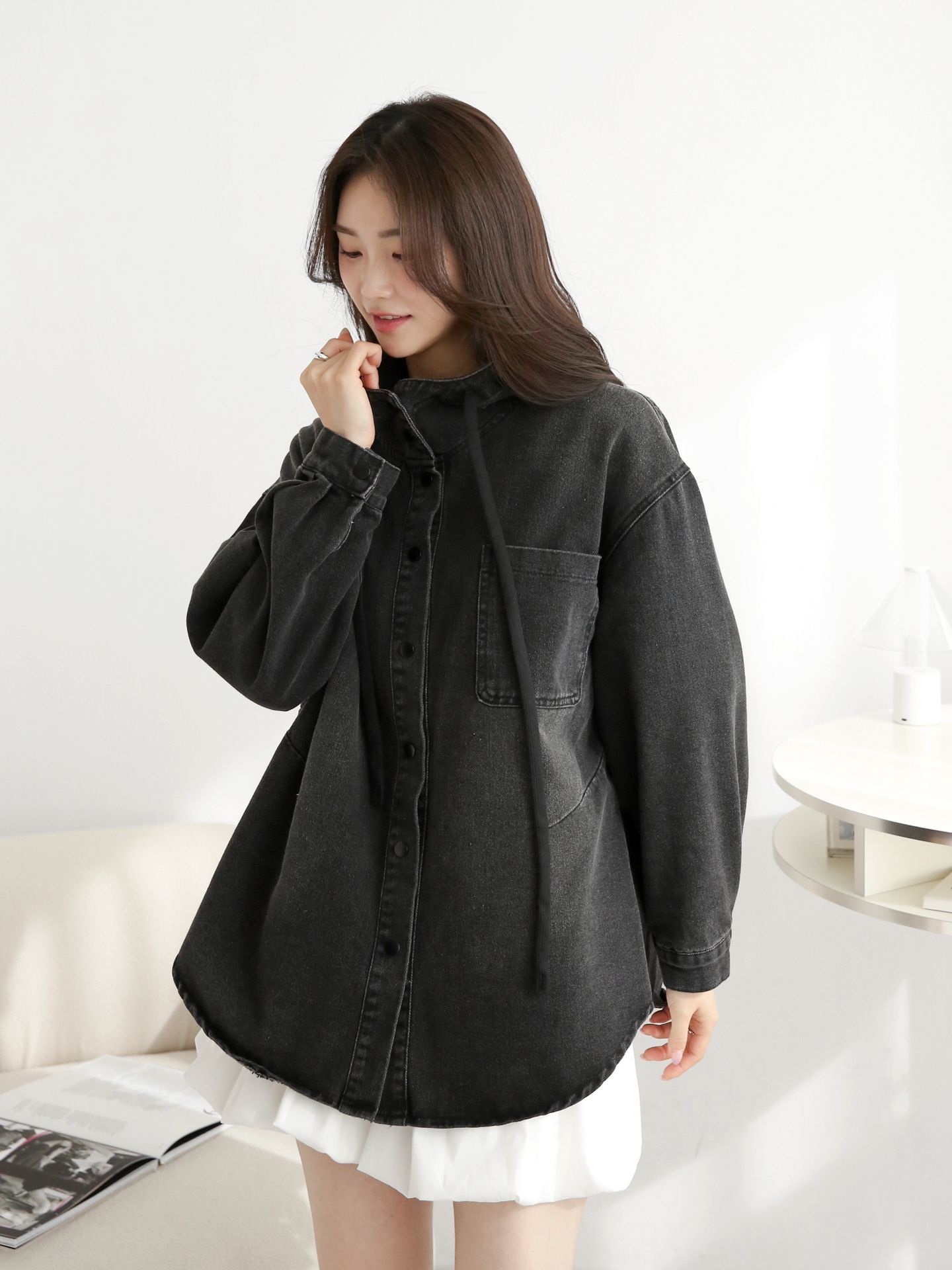 デニムストラップハーフネックフードラインオーバーサイズ長袖ワンポケットスナップボタンジャケット | 詳細画像12