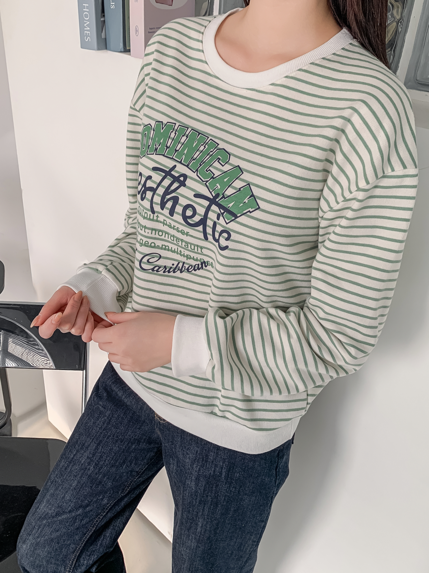 ラウンドネックルーズ長袖レタリングボーダースウェット | 詳細画像25