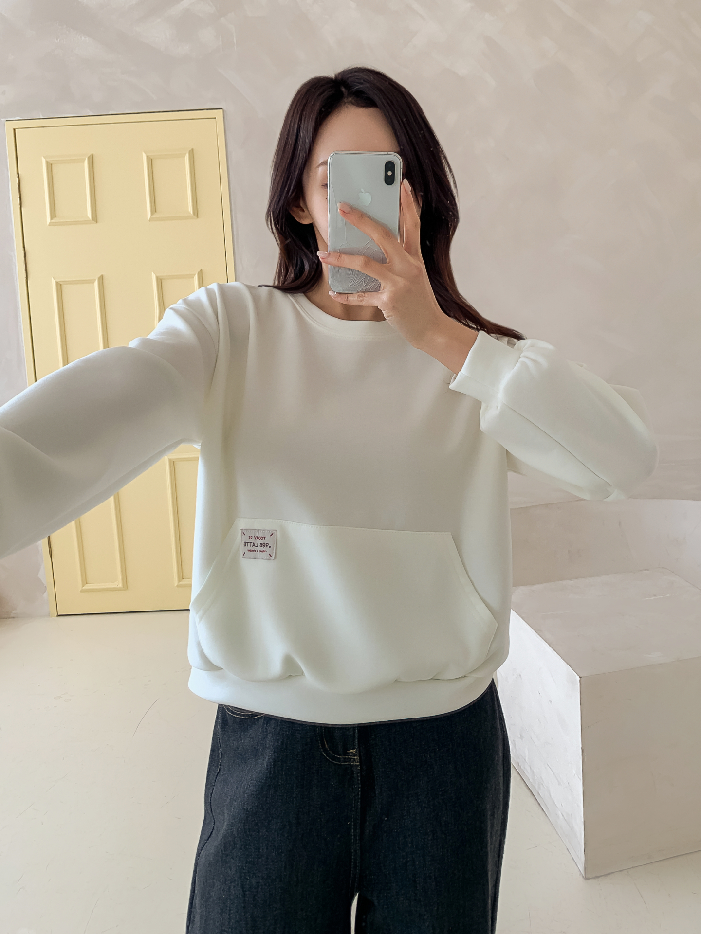 ラウンドネックパッチオーバーサイズ長袖カンガルーポケット無地スウェット | 詳細画像3