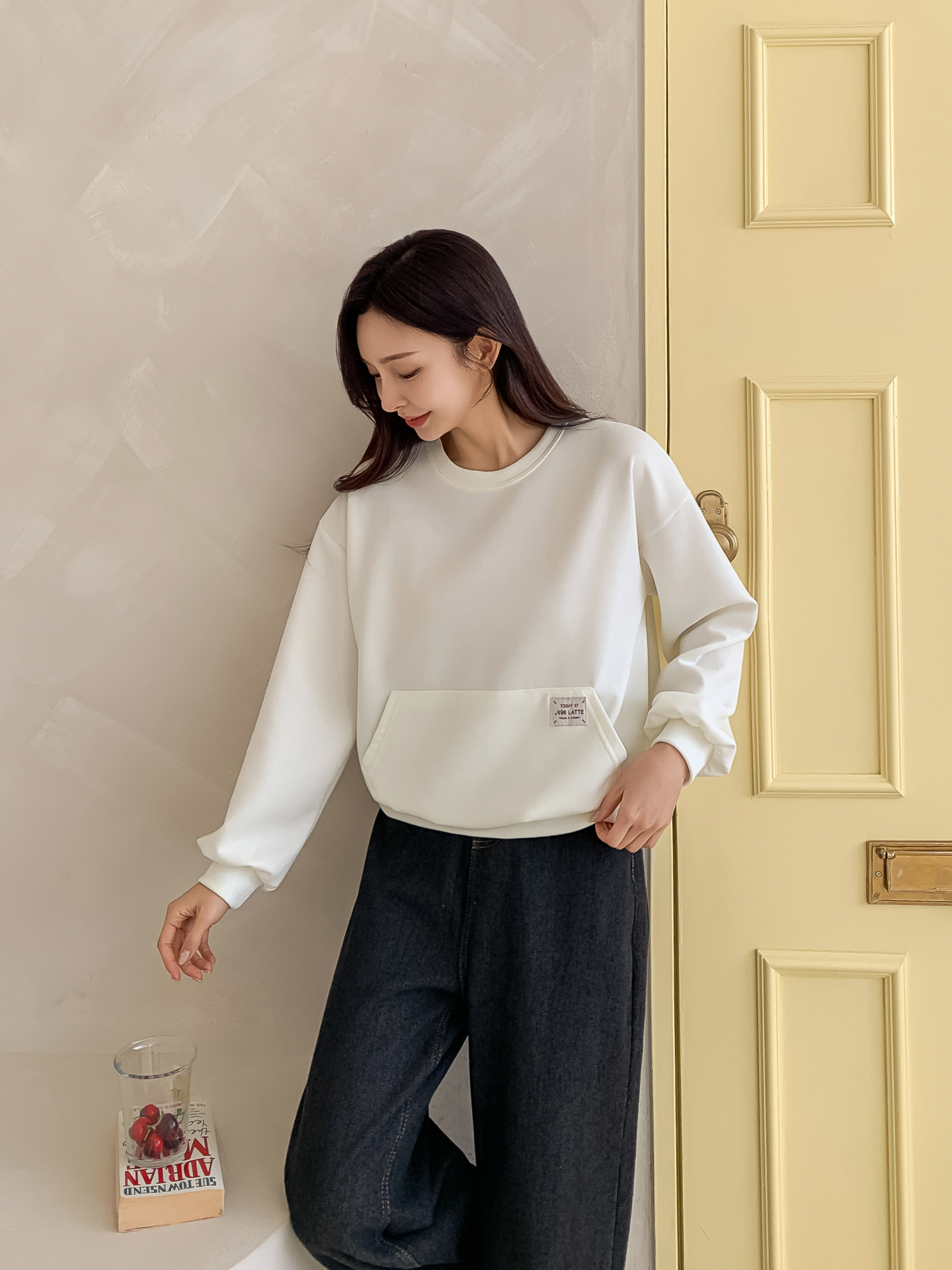 ラウンドネックパッチオーバーサイズ長袖カンガルーポケット無地スウェット | 詳細画像4