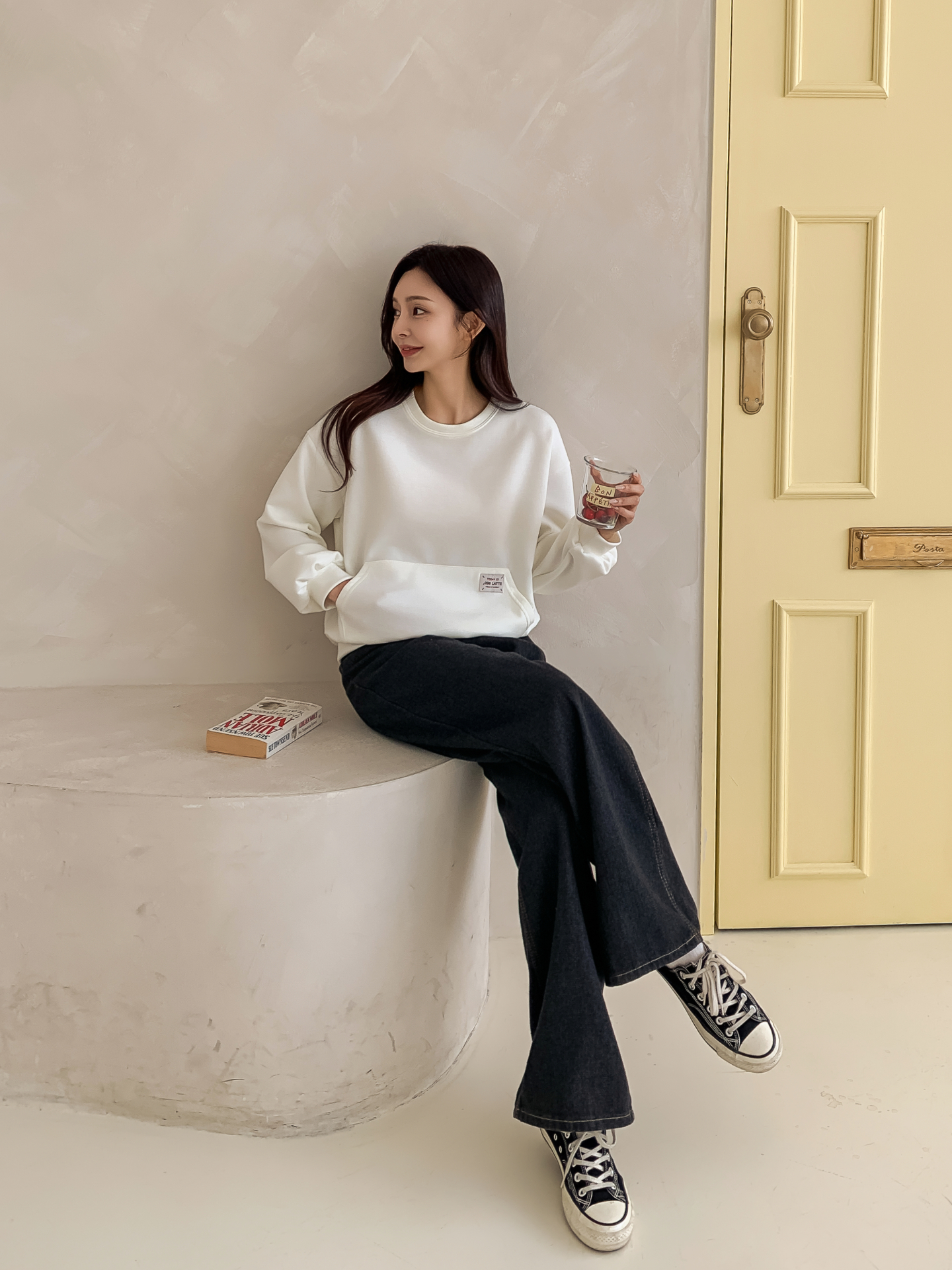 ラウンドネックパッチオーバーサイズ長袖カンガルーポケット無地スウェット | 詳細画像8