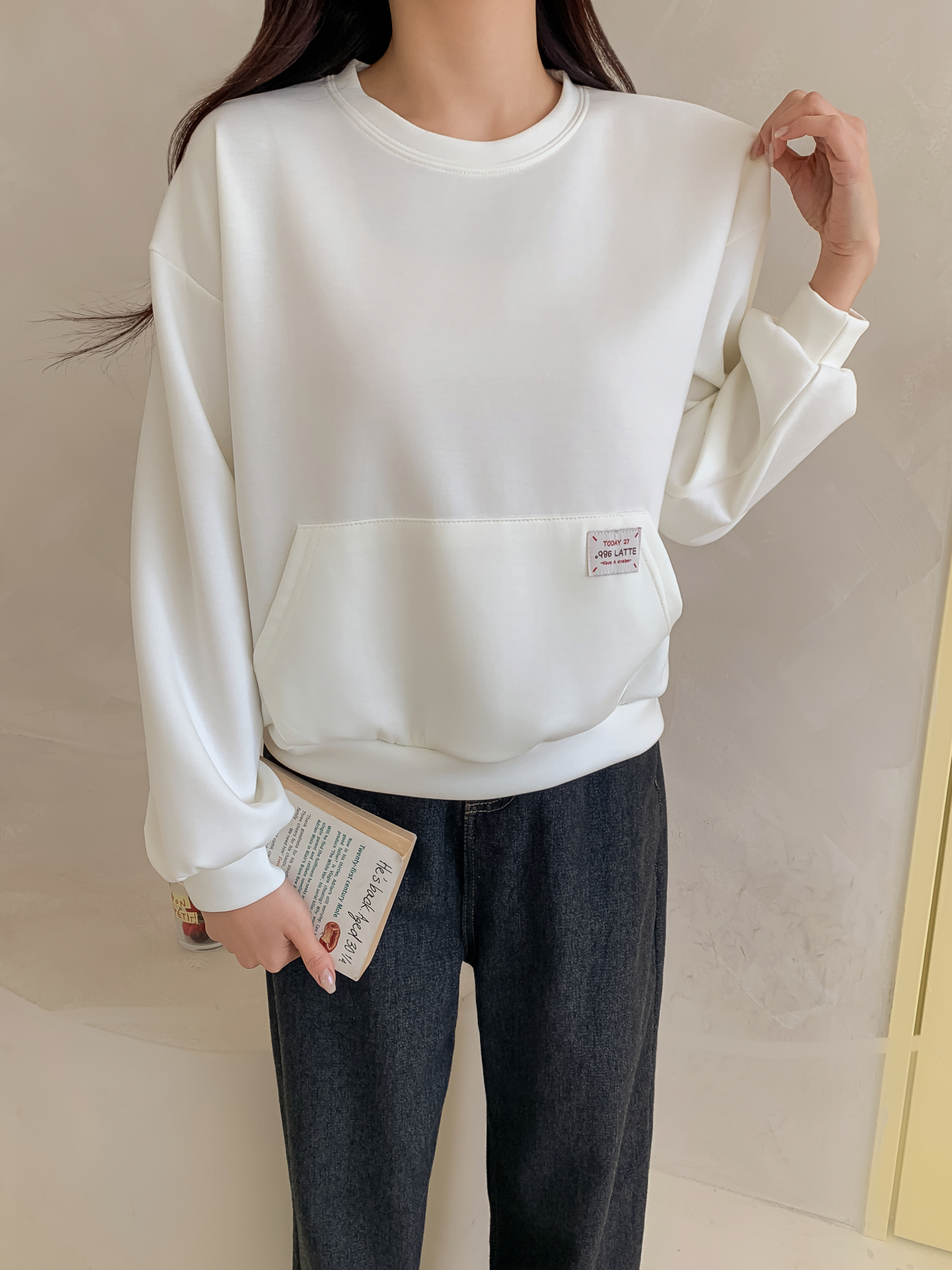 ラウンドネックパッチオーバーサイズ長袖カンガルーポケット無地スウェット | 詳細画像10