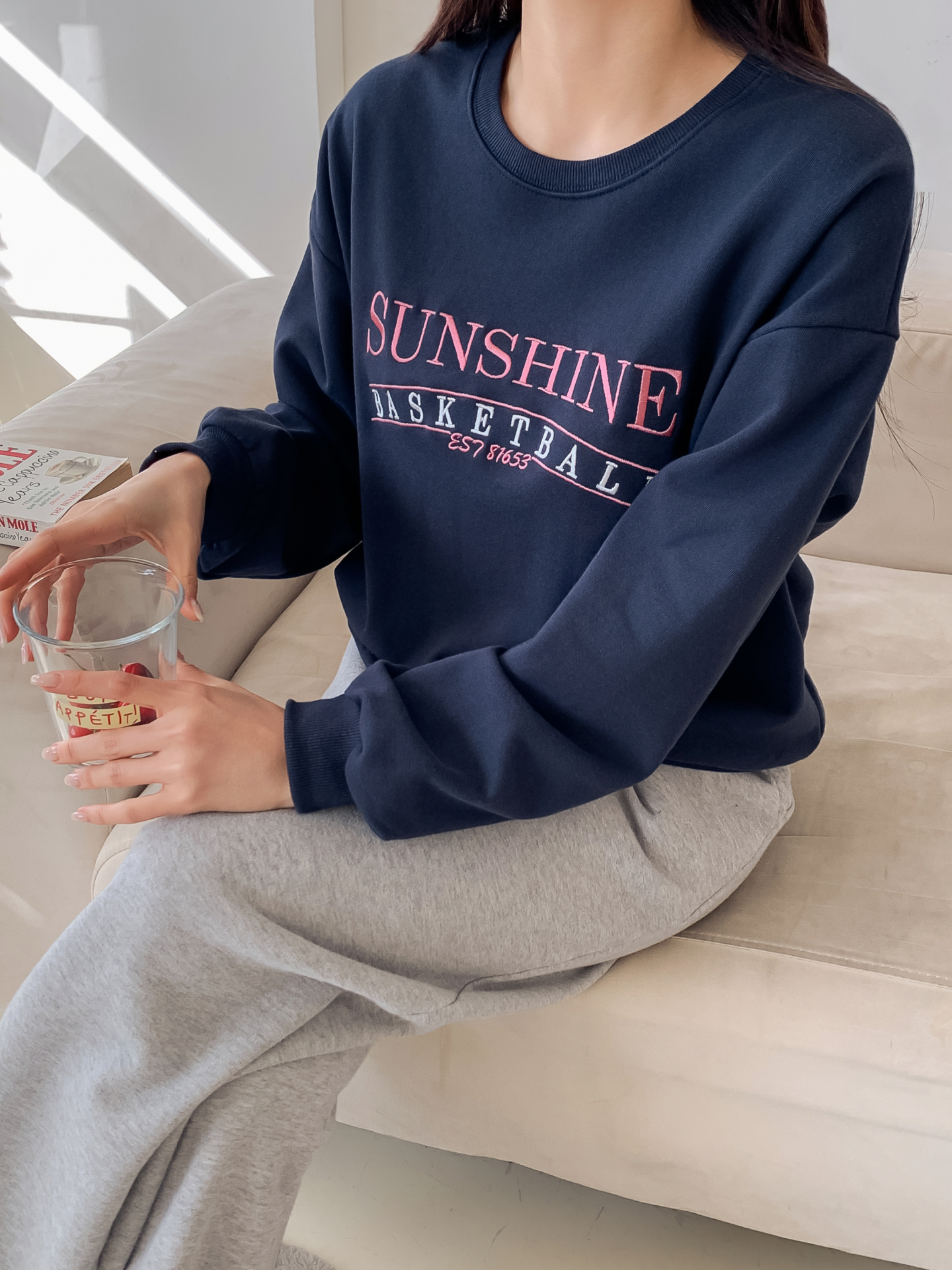 ラウンドネックルーズ長袖刺繍スウェット | 詳細画像24