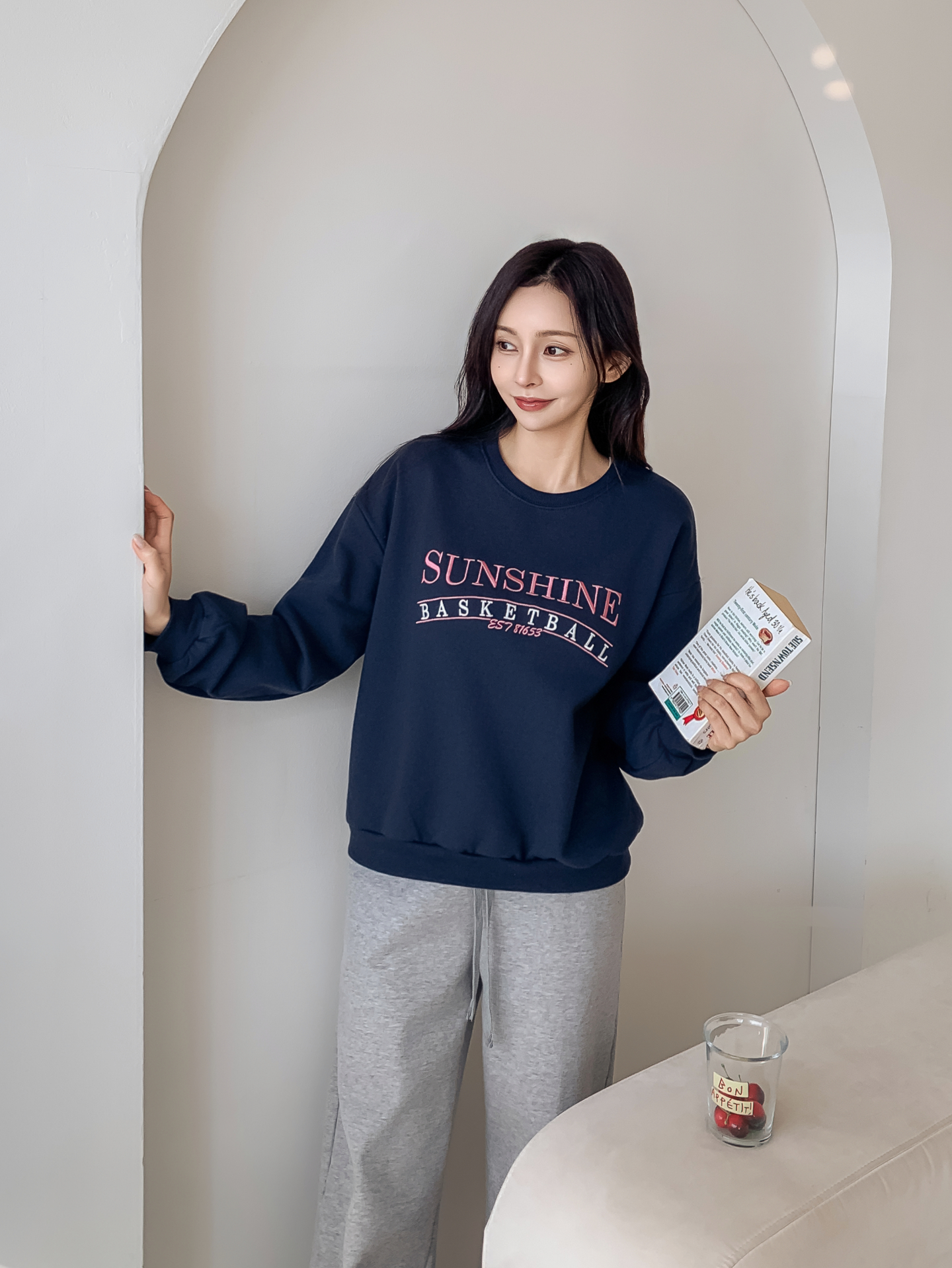 ラウンドネックルーズ長袖刺繍スウェット | 詳細画像17