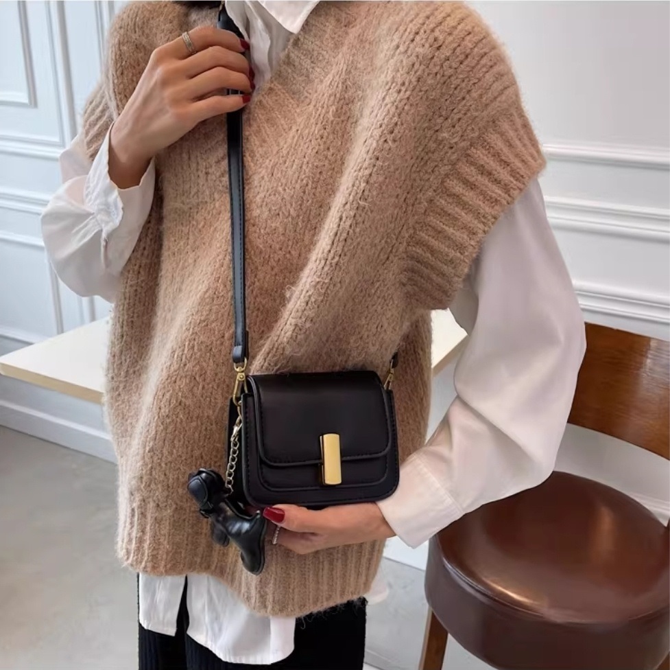 レザー調バックル無地ショルダーバッグ | 詳細画像2