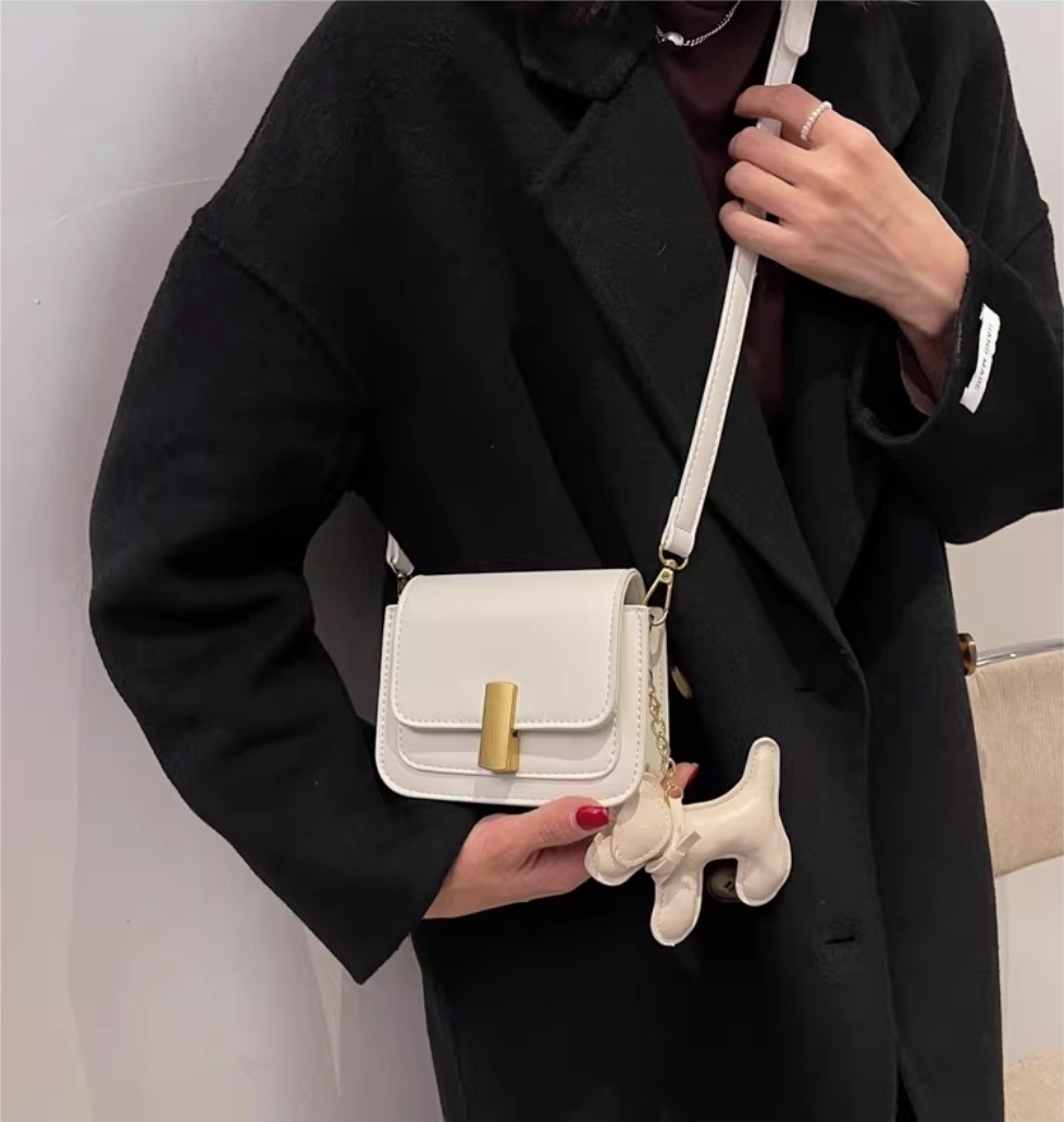 レザー調バックル無地ショルダーバッグ | 詳細画像4