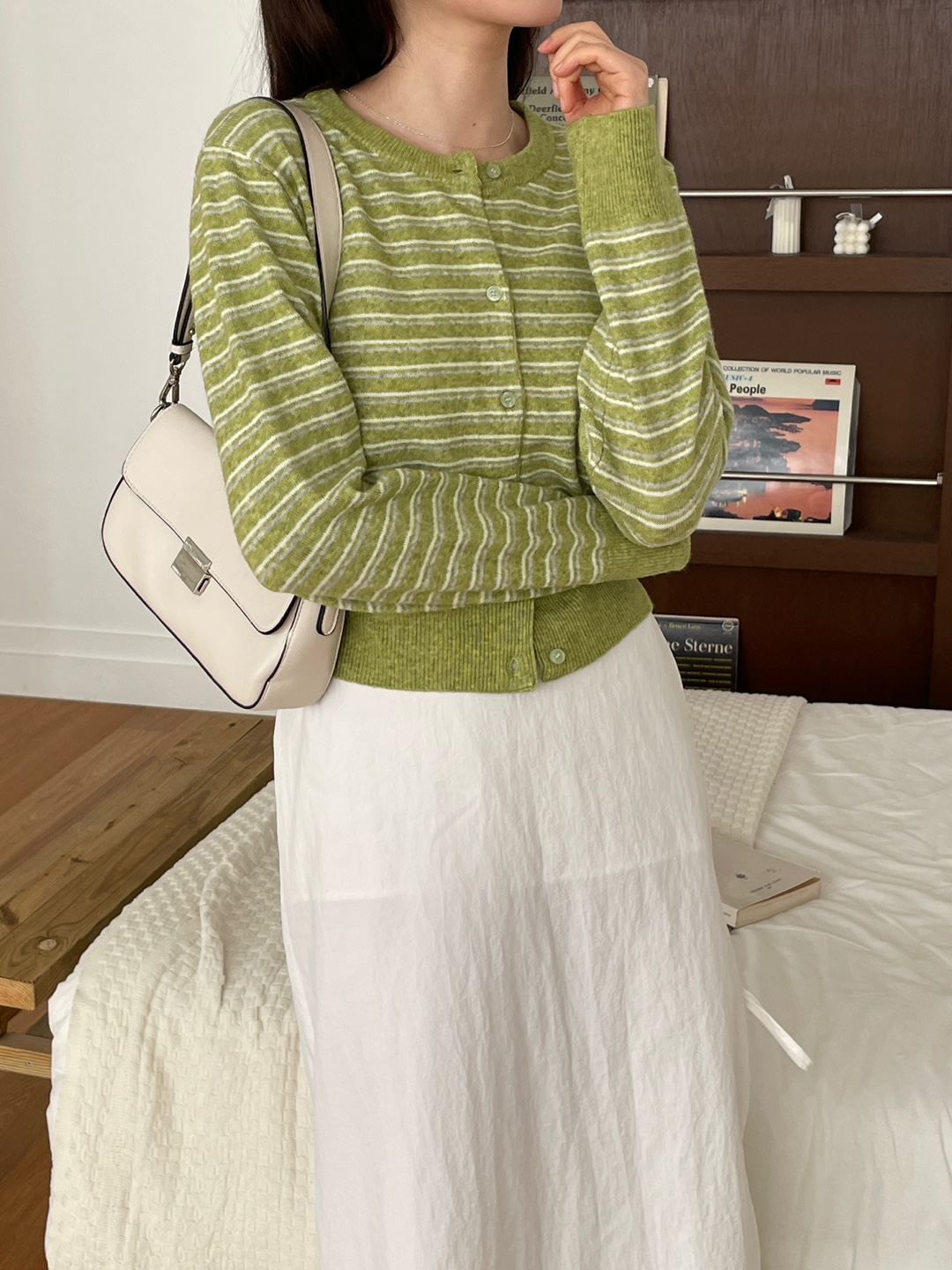 ウール混ボタンラウンドネックルーズ長袖セミクロップドボーダー配色カーディガン | 詳細画像9