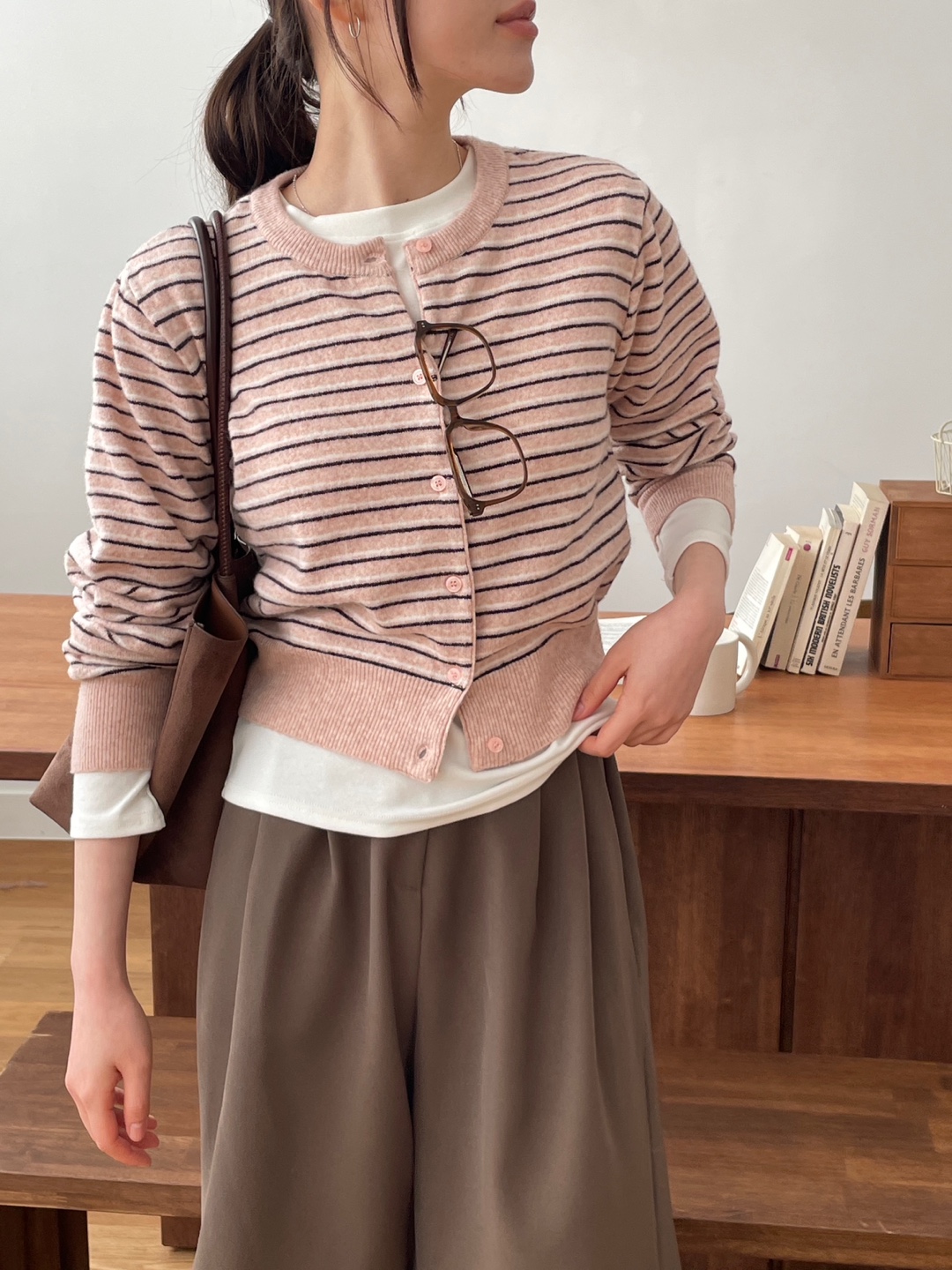 ウール混ボタンラウンドネックルーズ長袖セミクロップドボーダー配色カーディガン | 詳細画像2