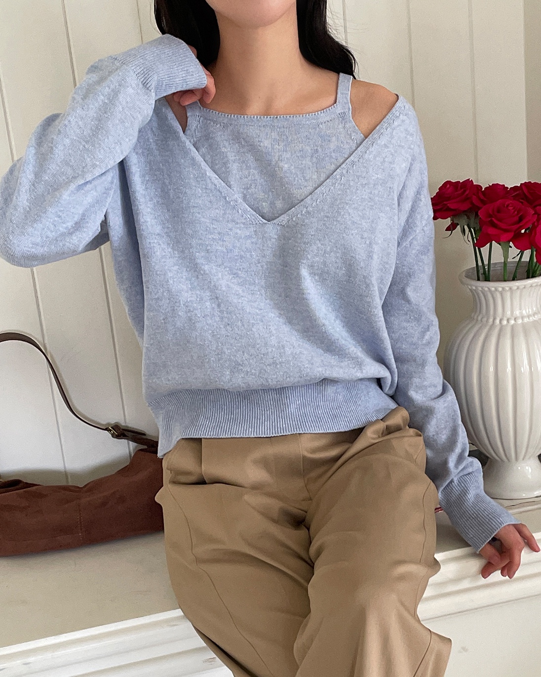 Vネックレイヤード風ルーズ長袖セミクロップド無地ニット | 詳細画像7