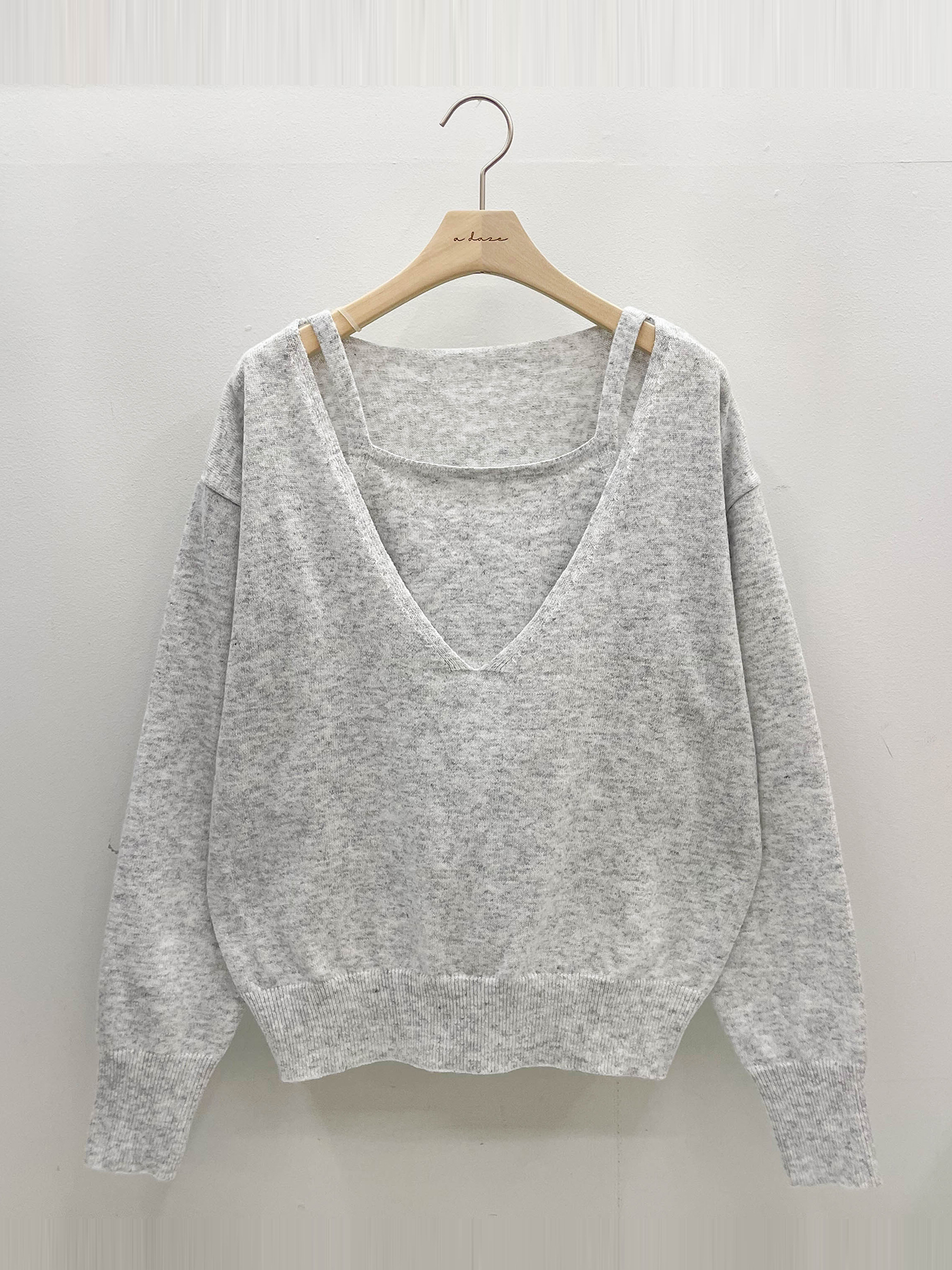 Vネックレイヤード風ルーズ長袖セミクロップド無地ニット | 詳細画像17