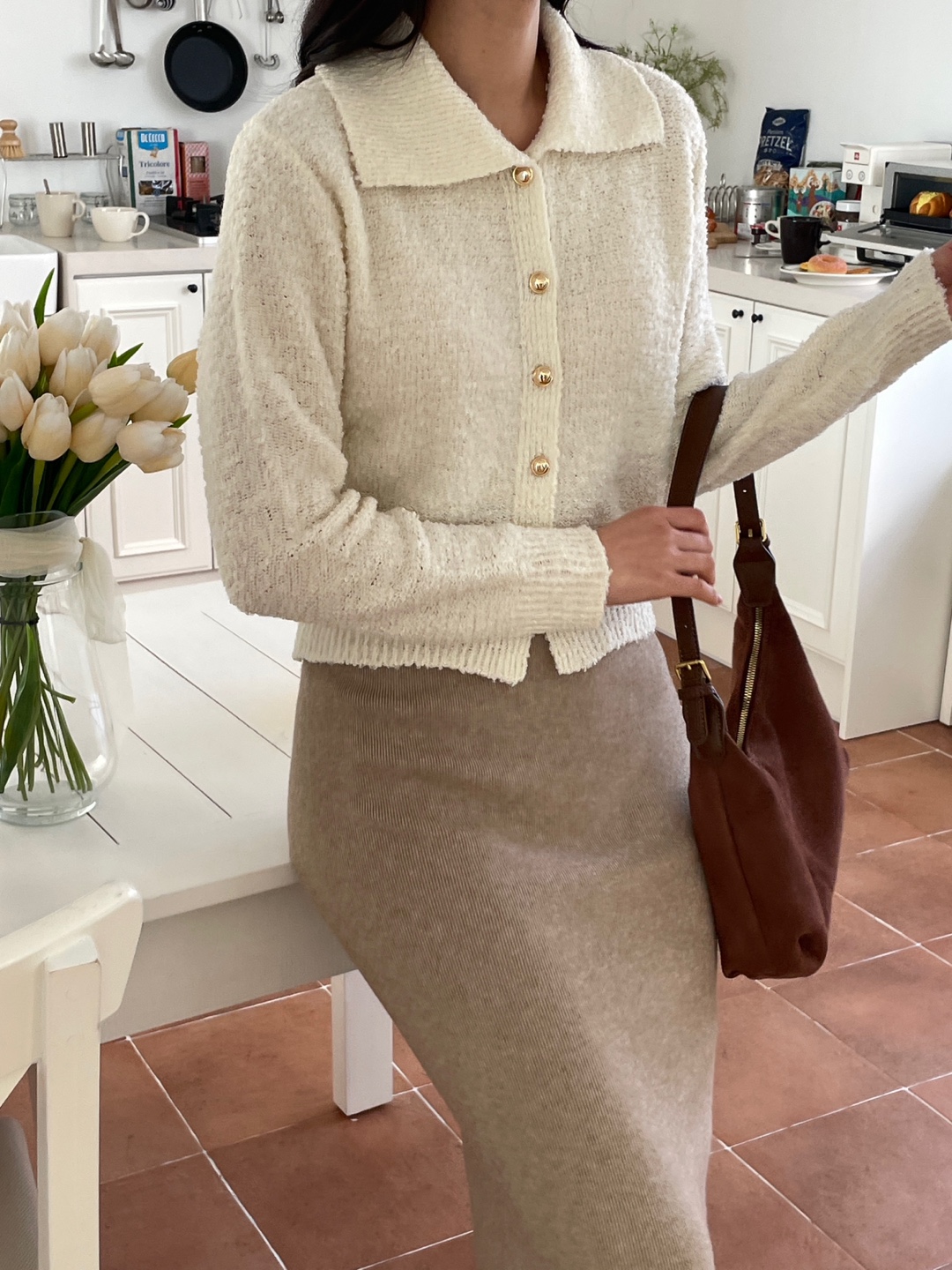 ウール混カラールーズ長袖ビジューボタンセミクロップド無地カーディガン | 詳細画像5