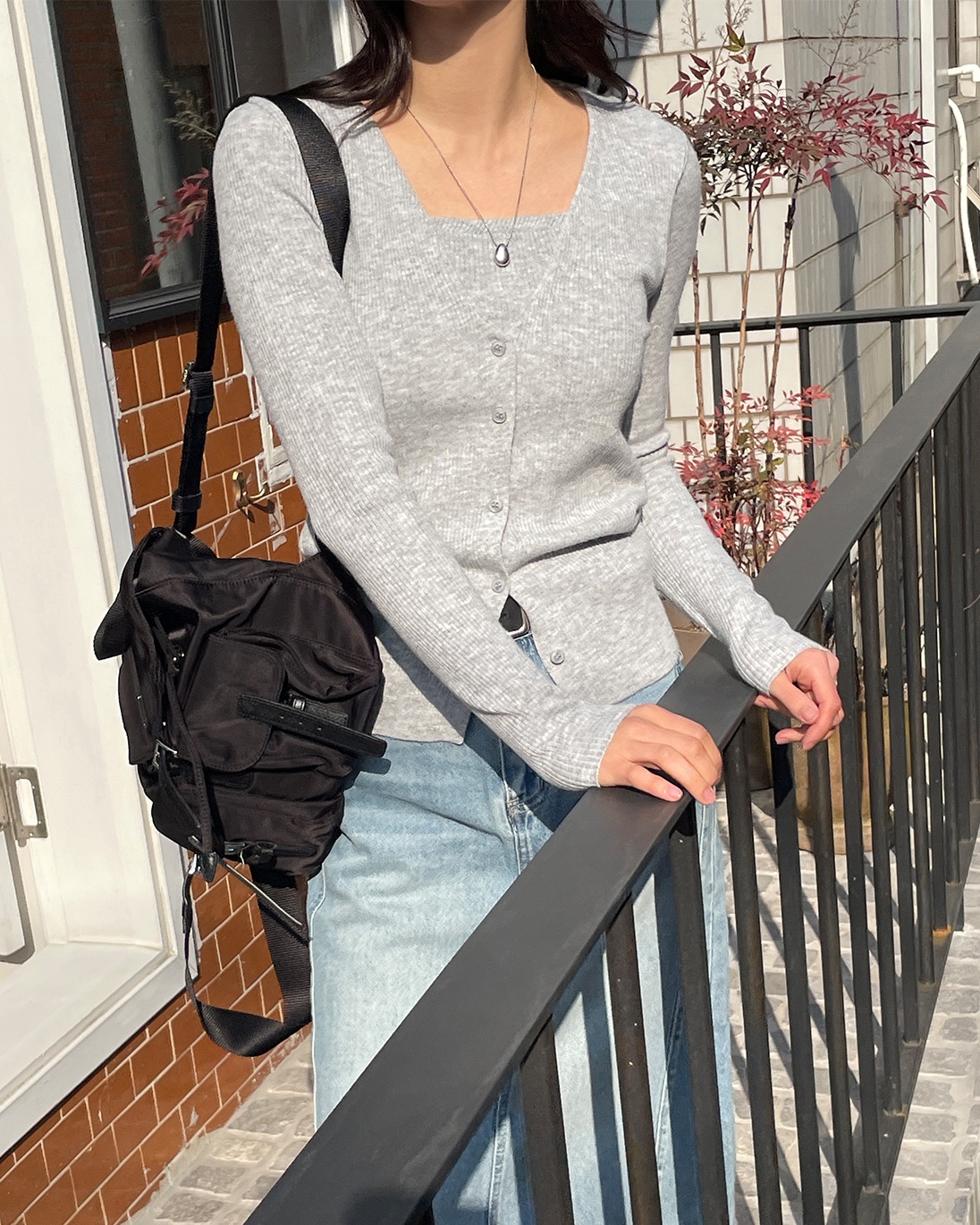 リブボタンVネックスリム長袖無地ニット | 詳細画像5