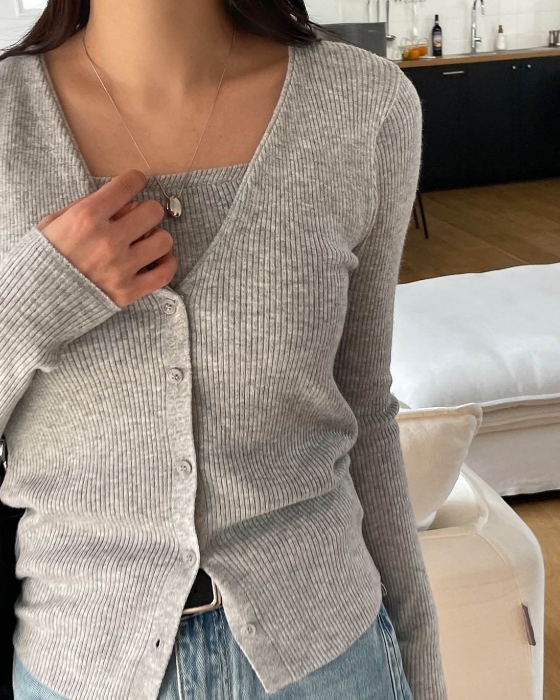 リブボタンVネックスリム長袖無地ニット | 詳細画像3