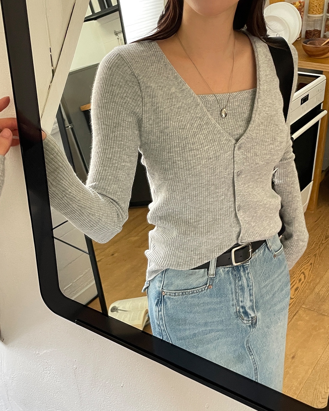 リブボタンVネックスリム長袖無地ニット | 詳細画像6