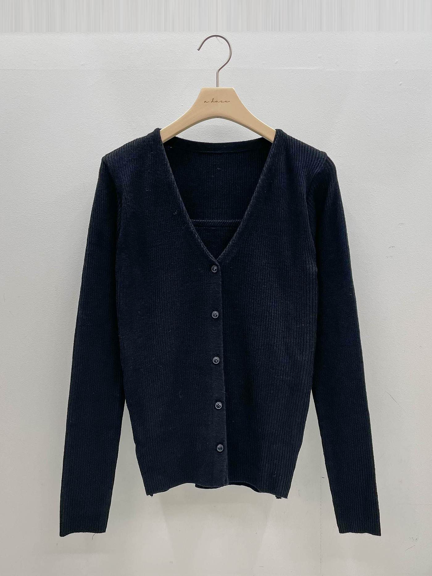 リブボタンVネックスリム長袖無地ニット | 詳細画像19