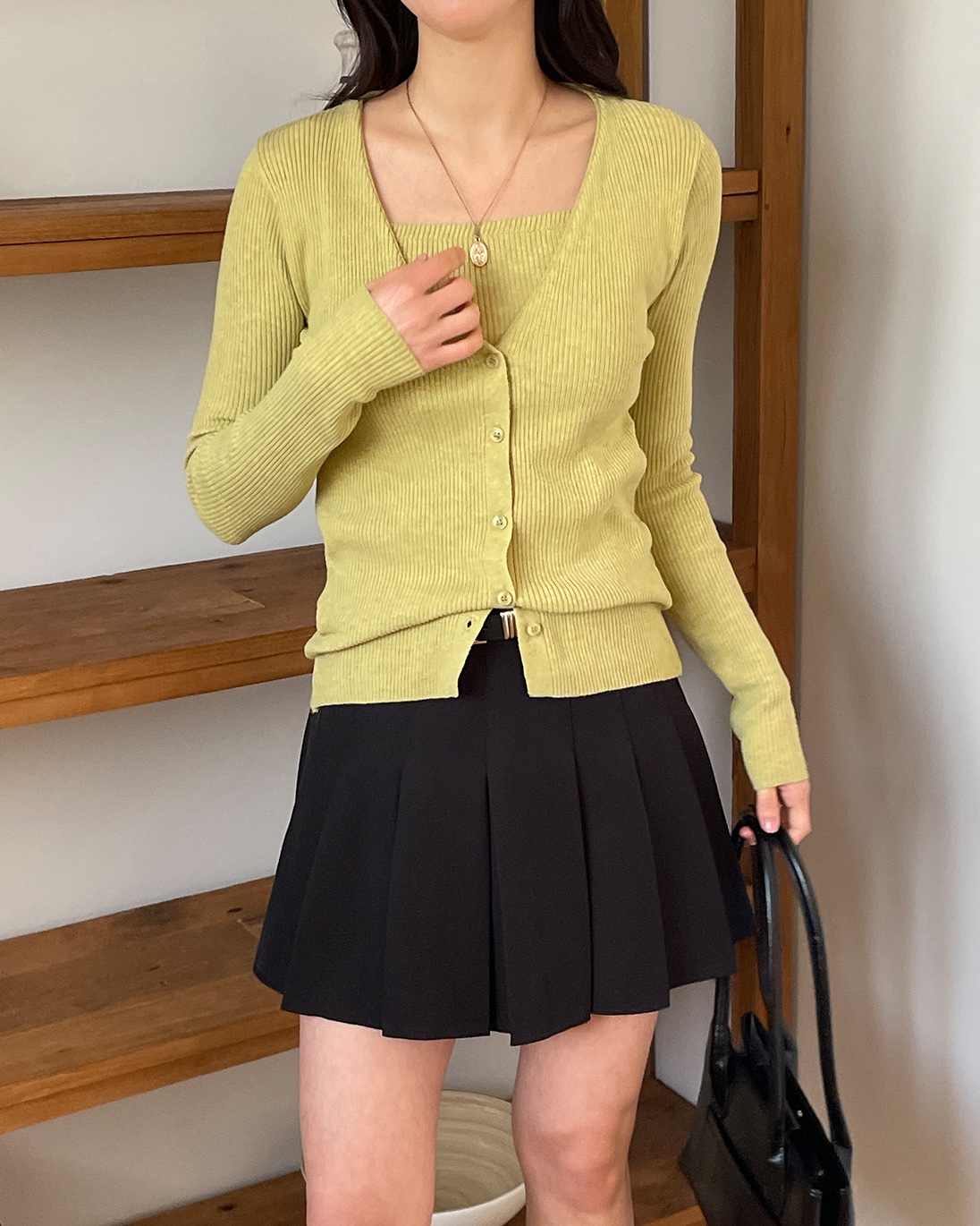 リブボタンVネックスリム長袖無地ニット | 詳細画像13