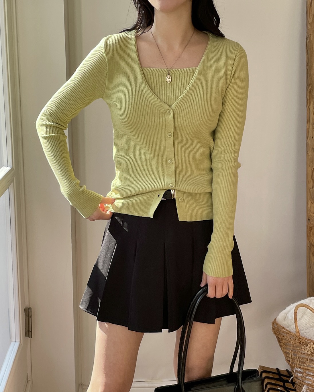 リブボタンVネックスリム長袖無地ニット | 詳細画像8