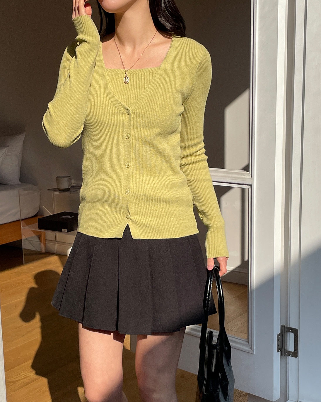 リブボタンVネックスリム長袖無地ニット | 詳細画像12