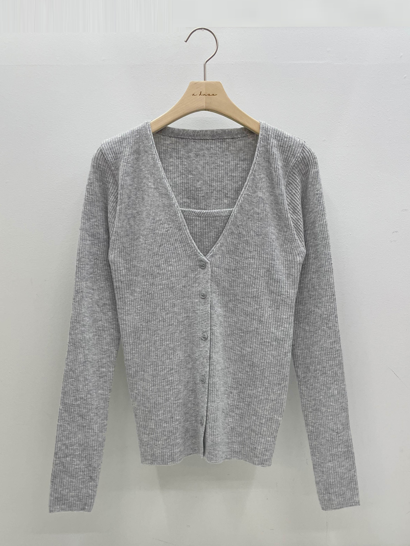 リブボタンVネックスリム長袖無地ニット | 詳細画像16