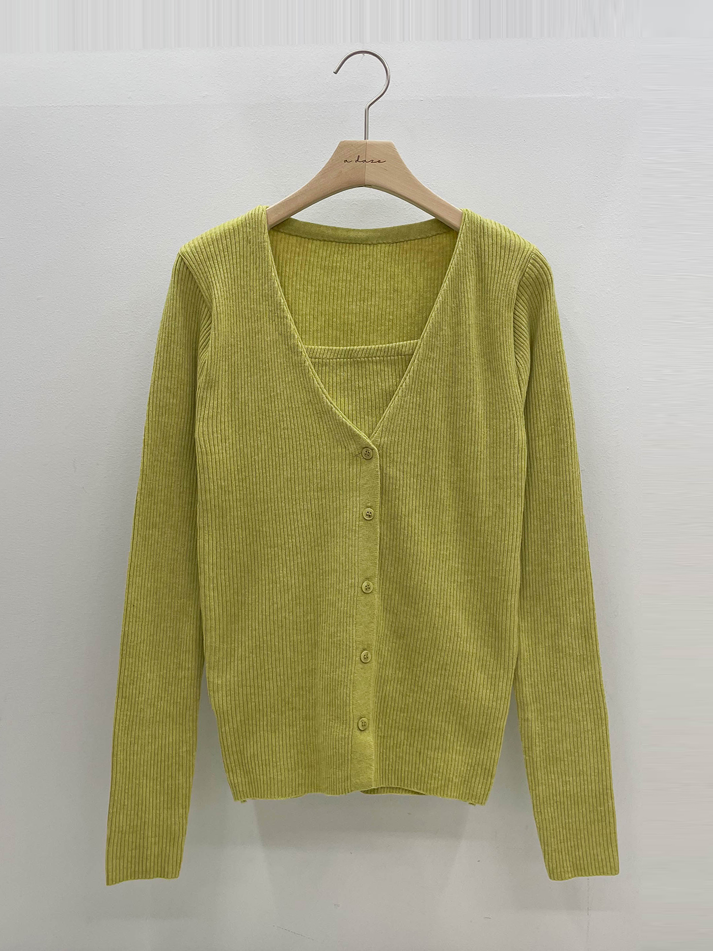 リブボタンVネックスリム長袖無地ニット | 詳細画像18