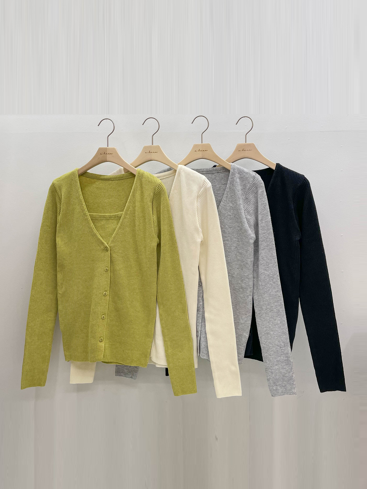 リブボタンVネックスリム長袖無地ニット | 詳細画像20